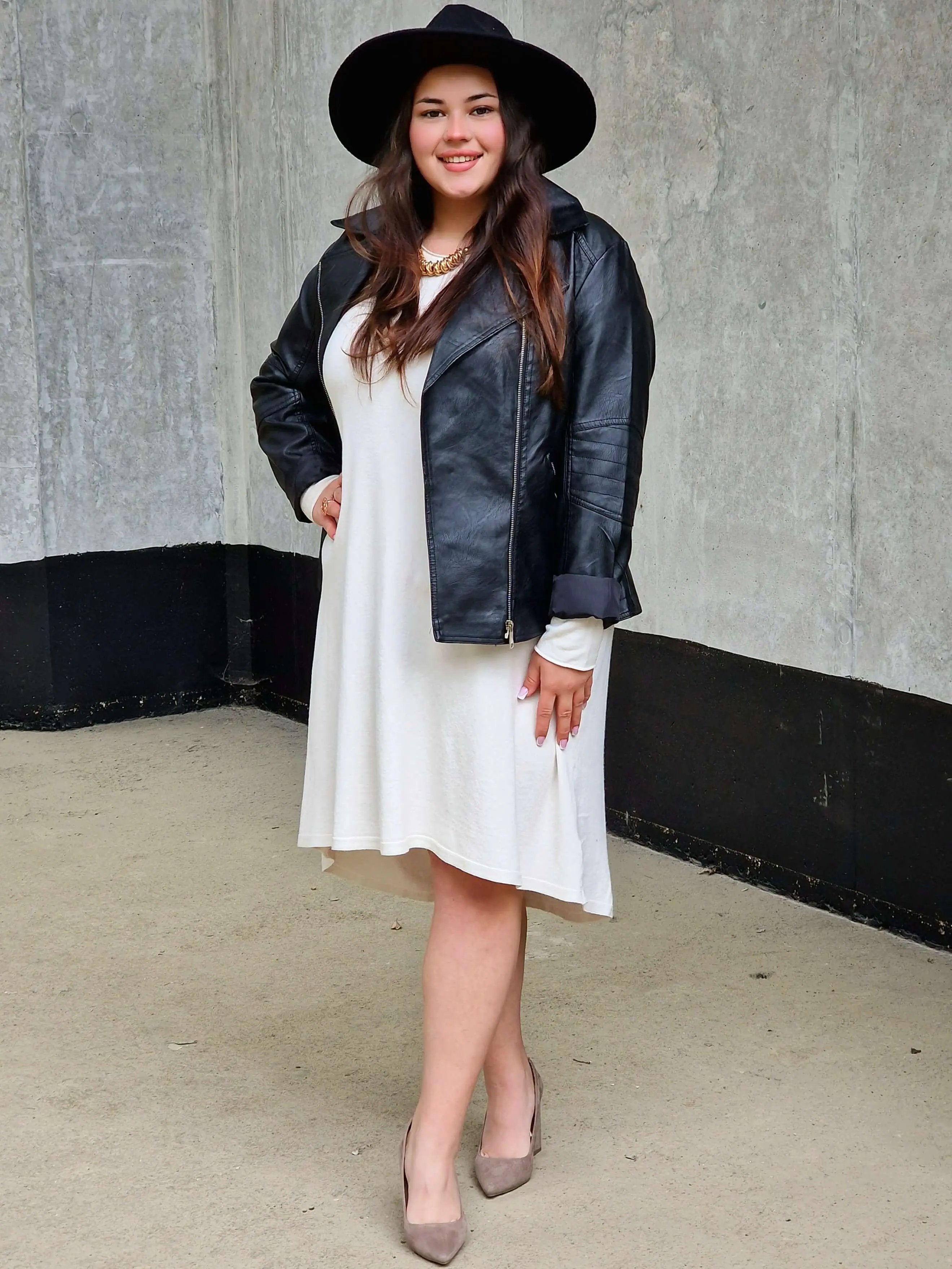 Dzianinowa sukienka w literkę A - beż Stylowa XL