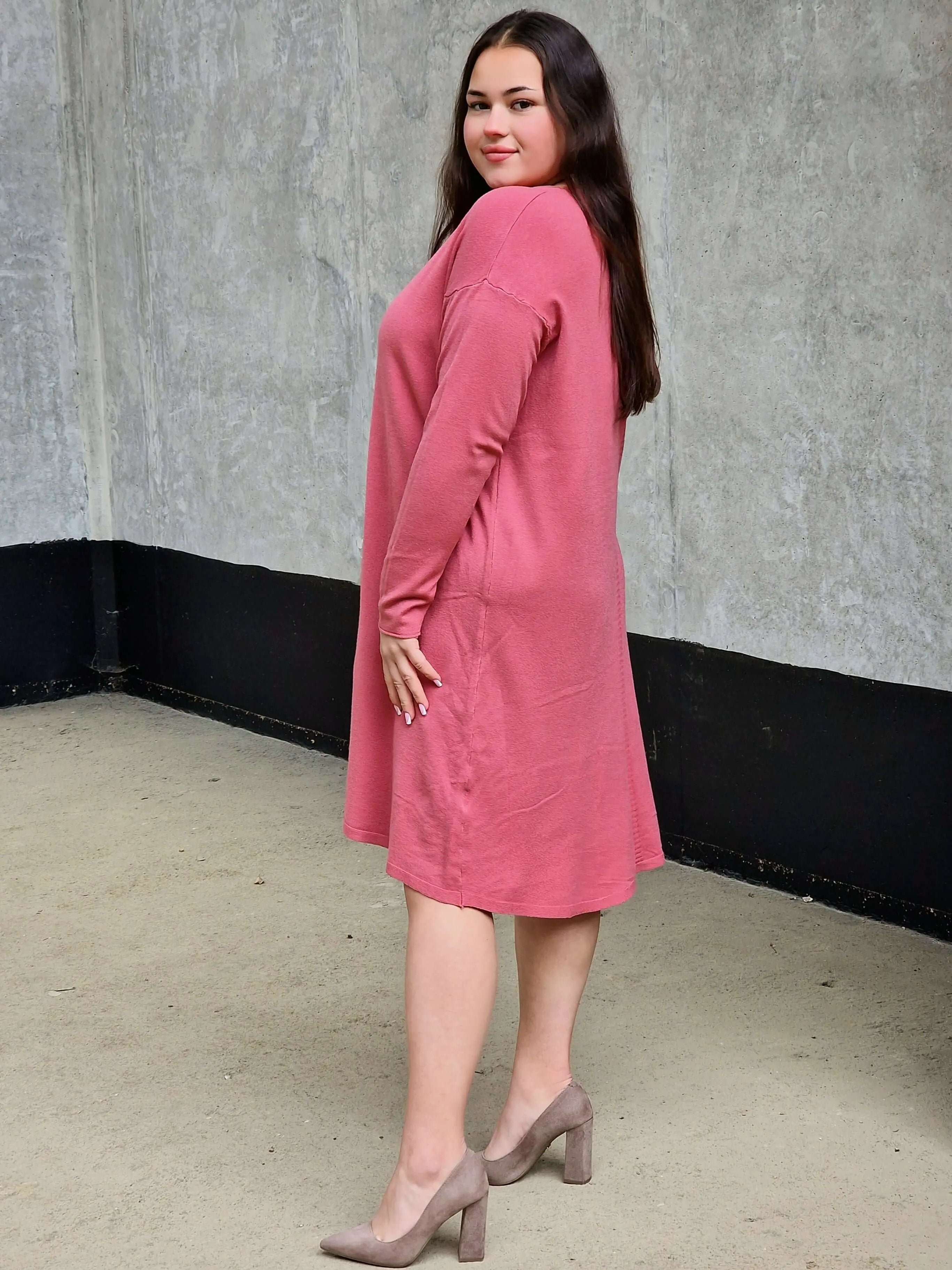 Dzianinowa sukienka w literkę A - beż Stylowa XL