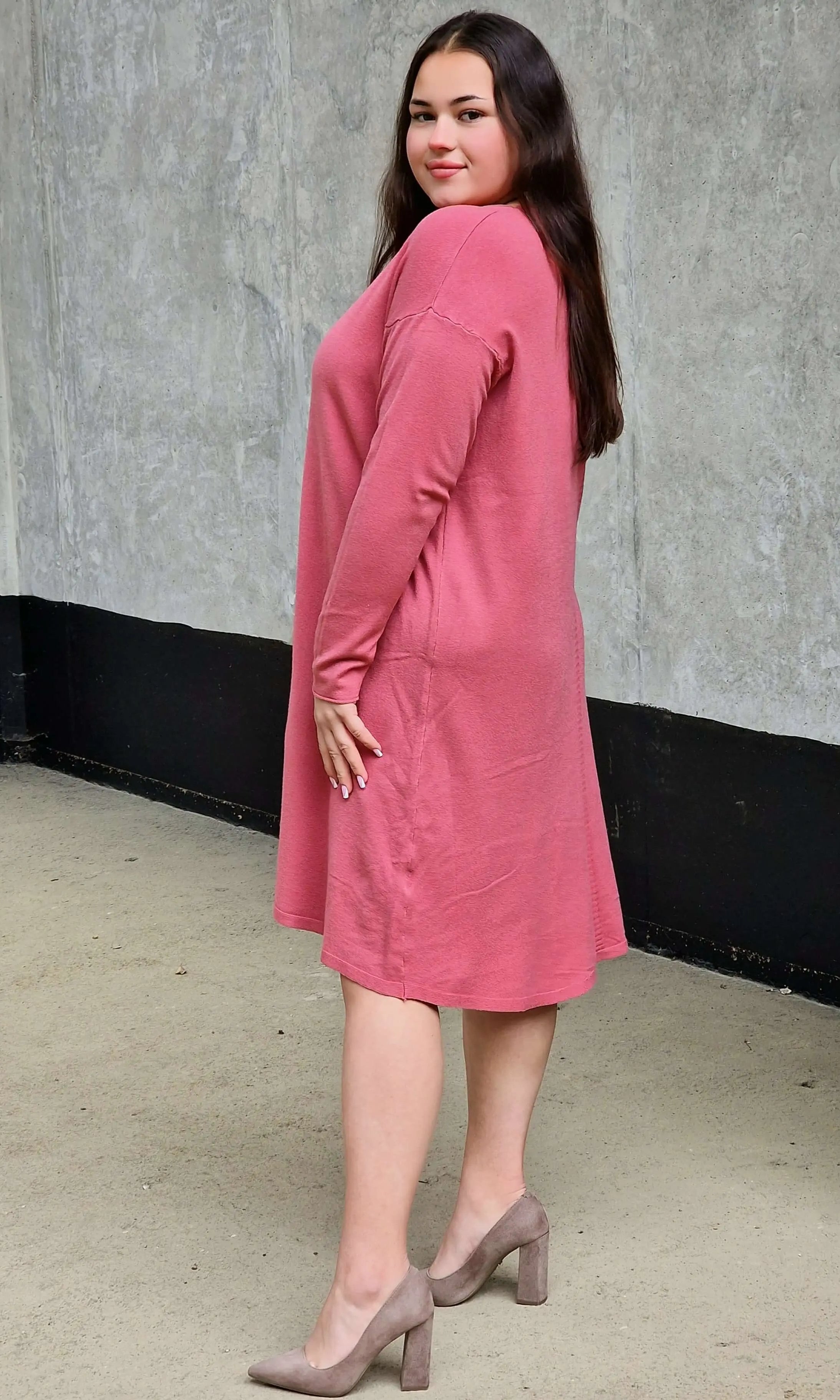 Dzianinowa sukienka w literkę A - beż Stylowa XL