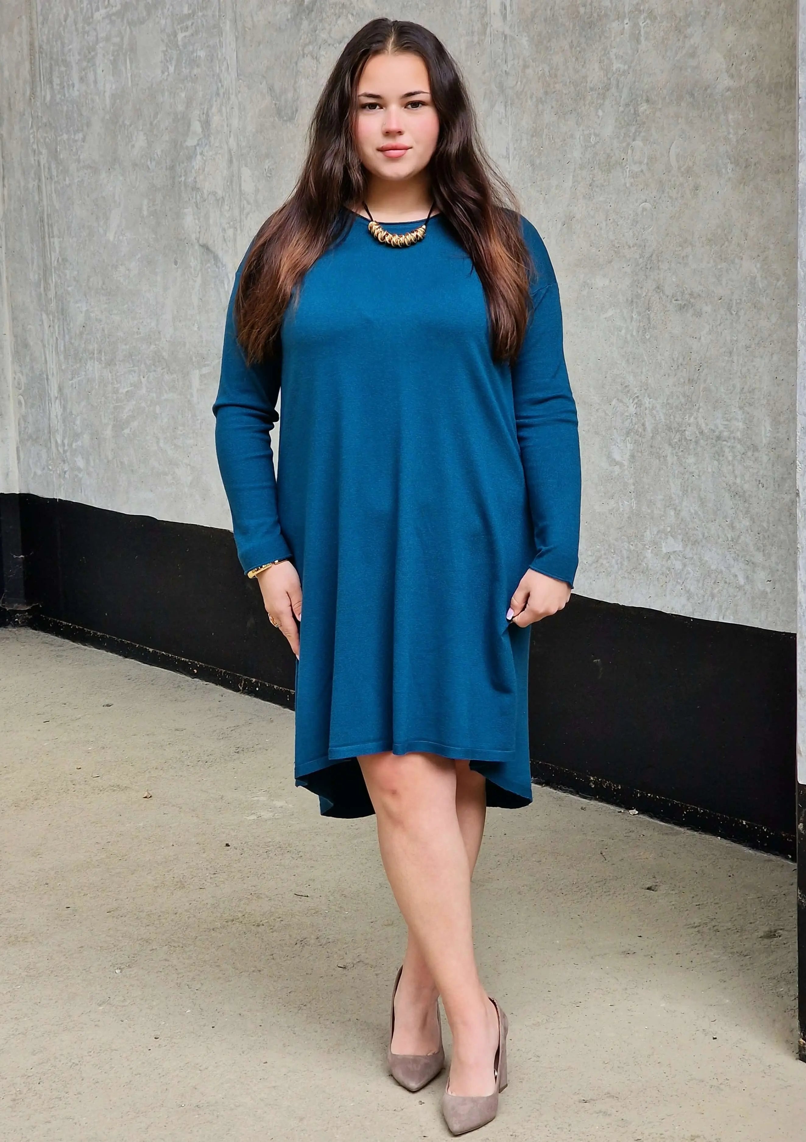 Dzianinowa sukienka w literkę A - beż Stylowa XL