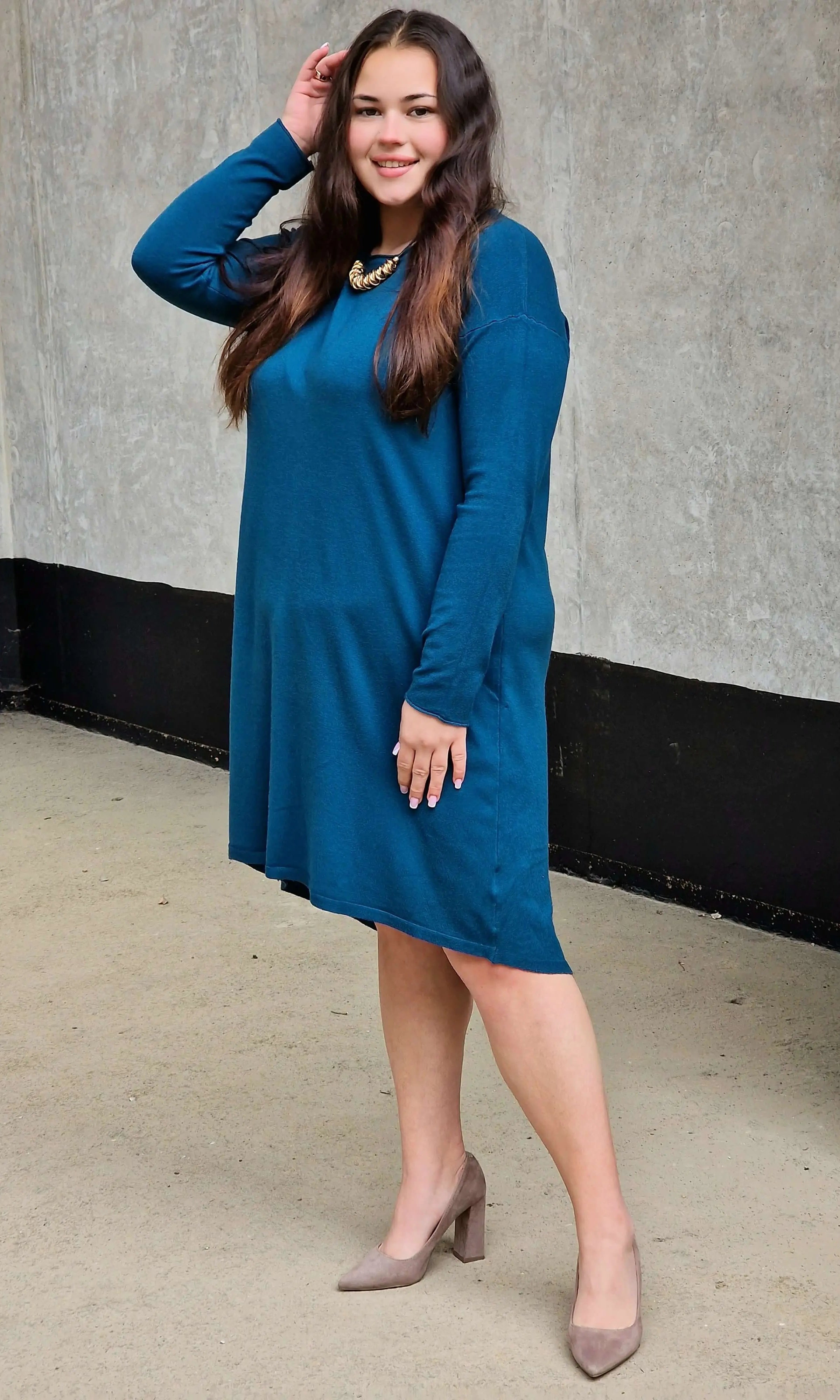 Dzianinowa sukienka w literkę A - beż Stylowa XL