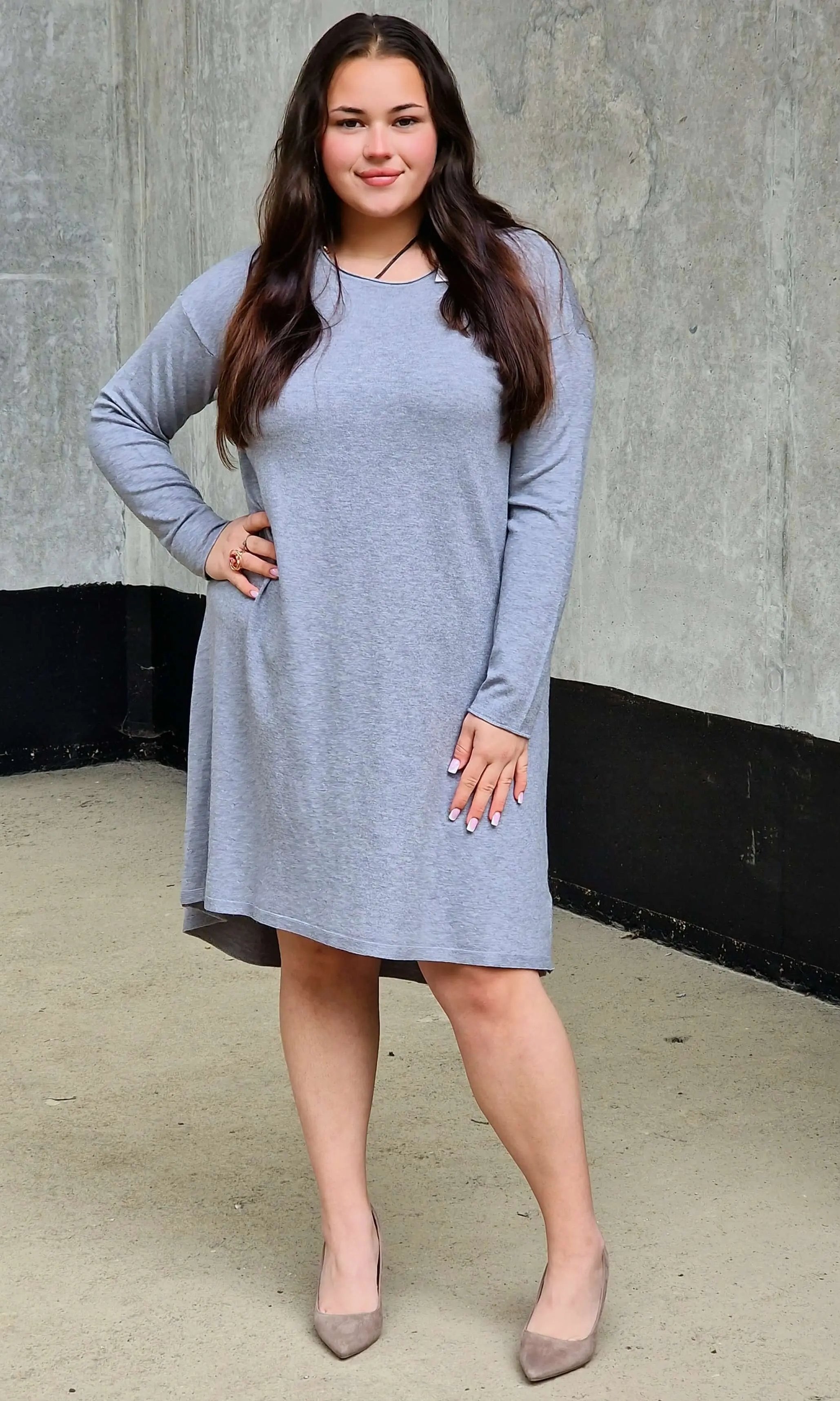 Dzianinowa sukienka w literkę A - beż Stylowa XL