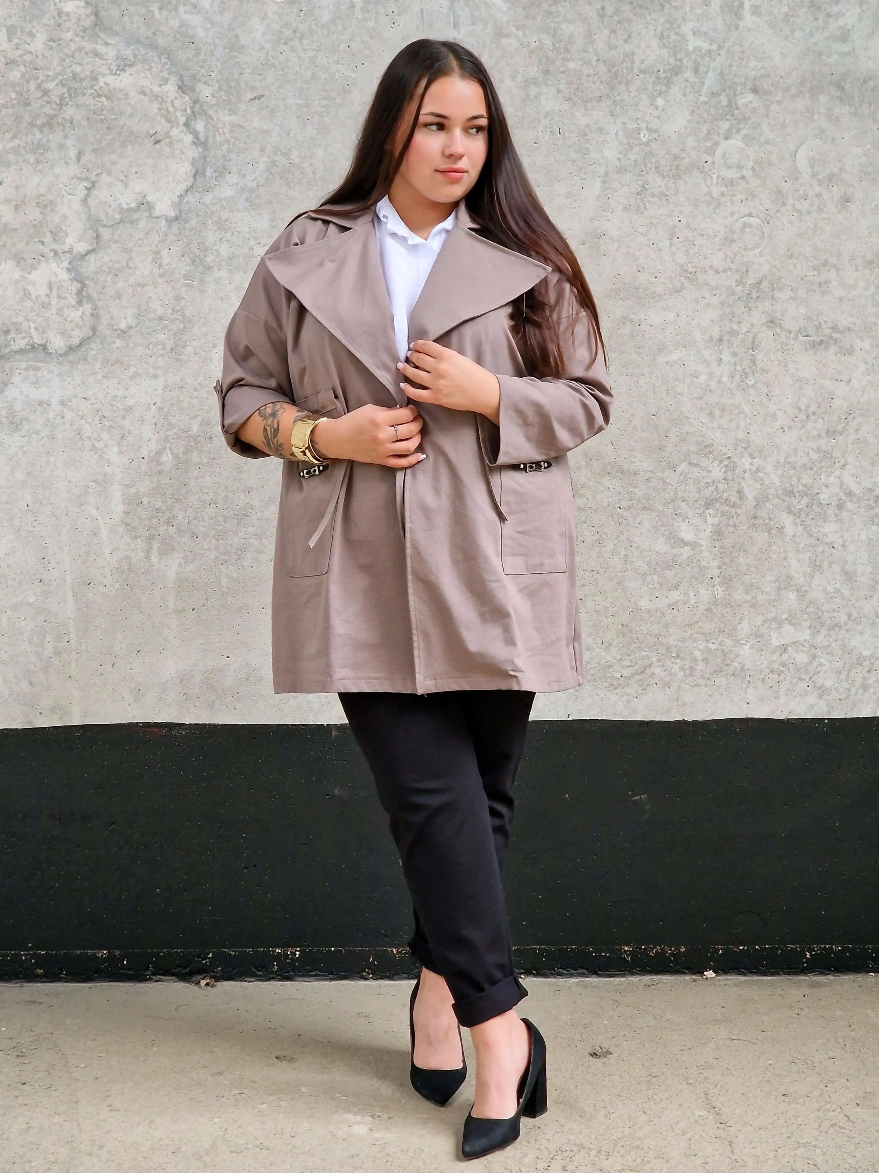 Elegancka Narzutka Plus Size Ciemny Beż- Styl i Komfort Stylowa XL