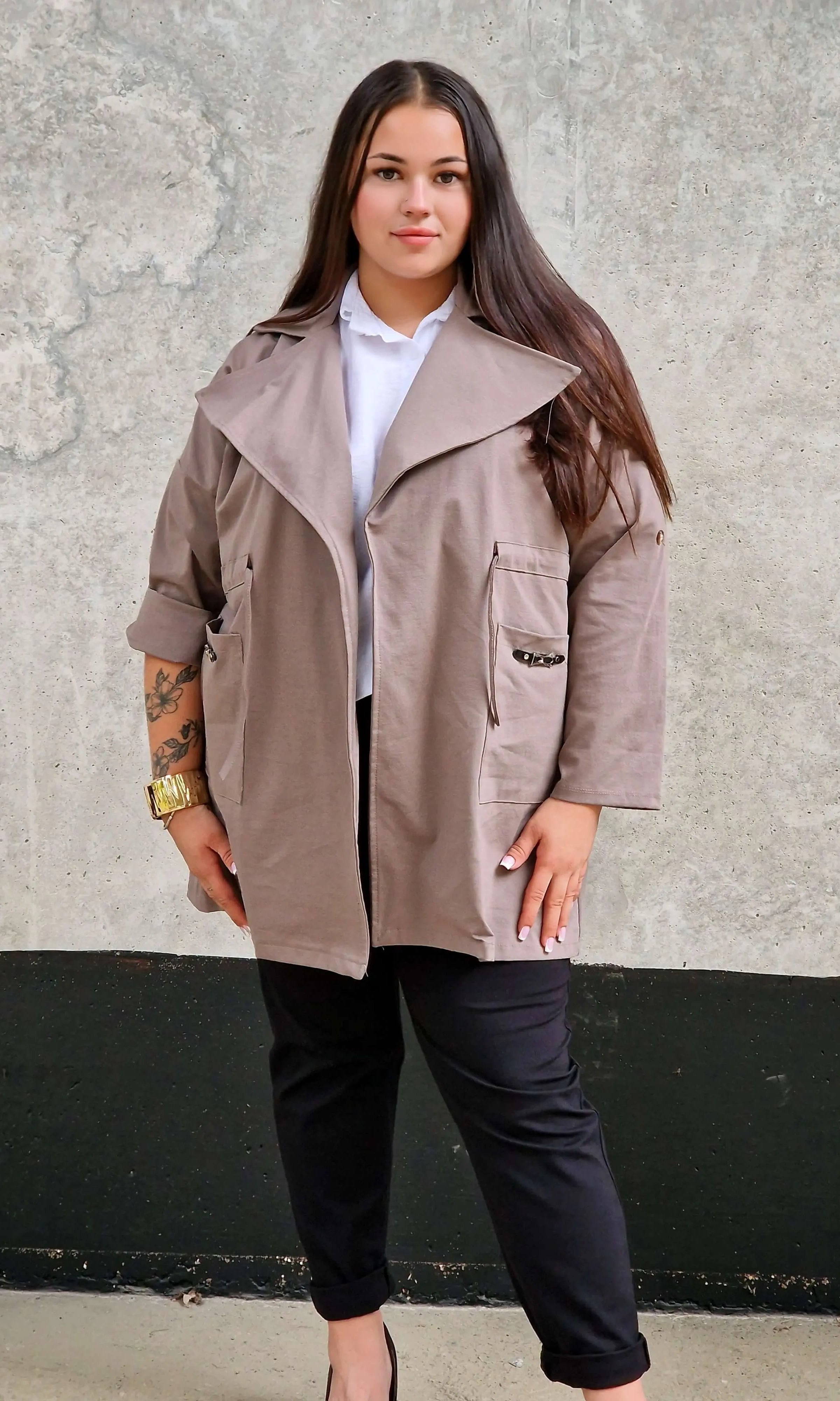 Elegancka Narzutka Plus Size Ciemny Beż- Styl i Komfort Stylowa XL