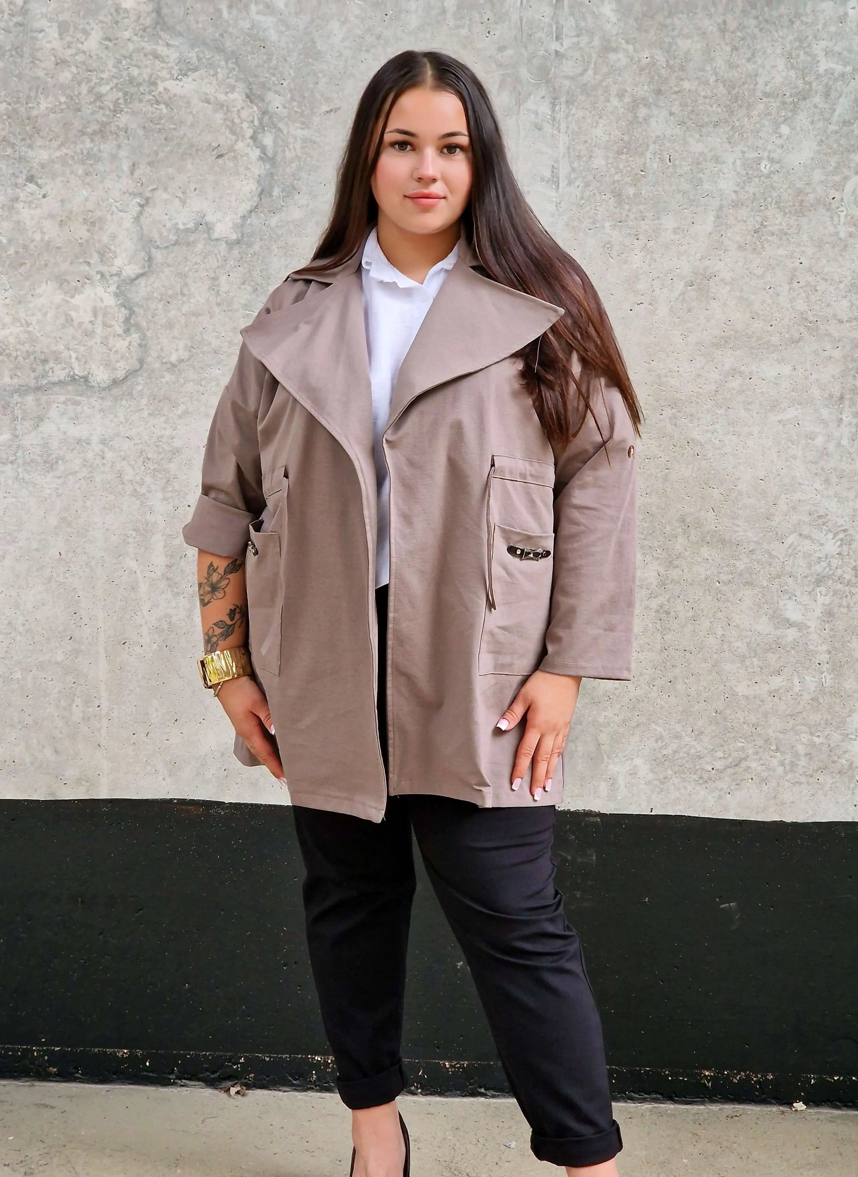 Elegancka Narzutka Plus Size Ciemny Beż- Styl i Komfort Stylowa XL