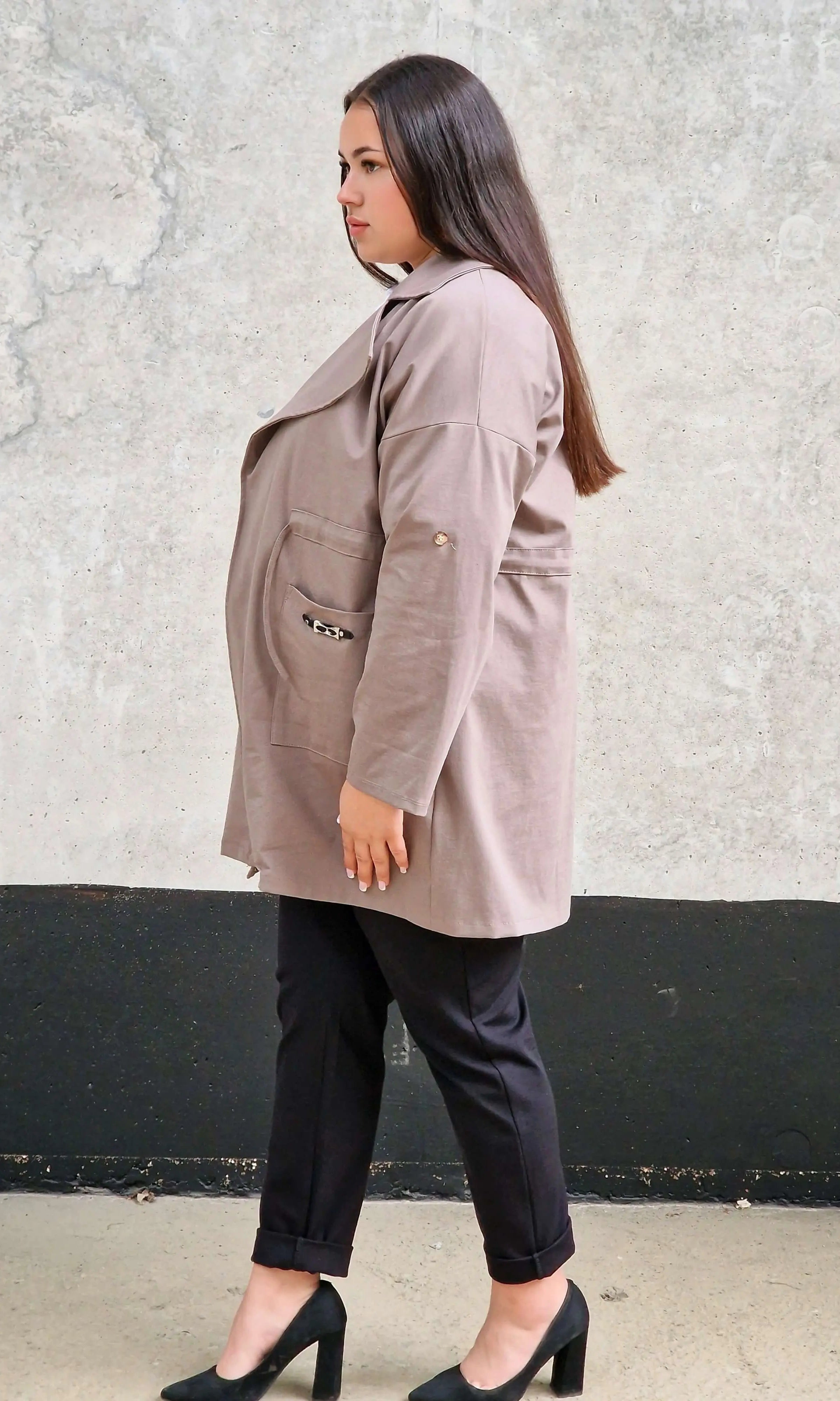 Elegancka Narzutka Plus Size Ciemny Beż- Styl i Komfort Stylowa XL