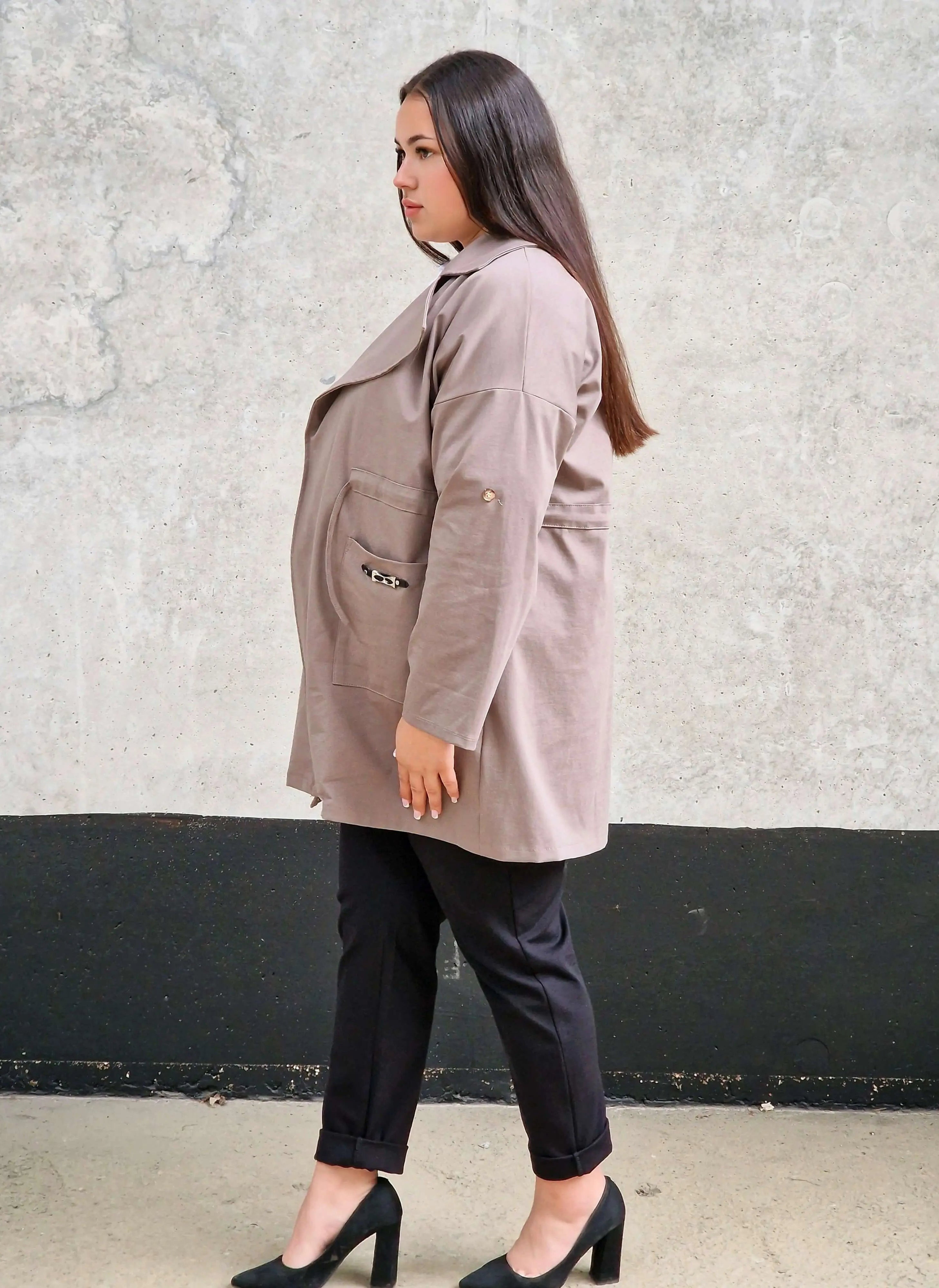 Elegancka Narzutka Plus Size Ciemny Beż- Styl i Komfort Stylowa XL