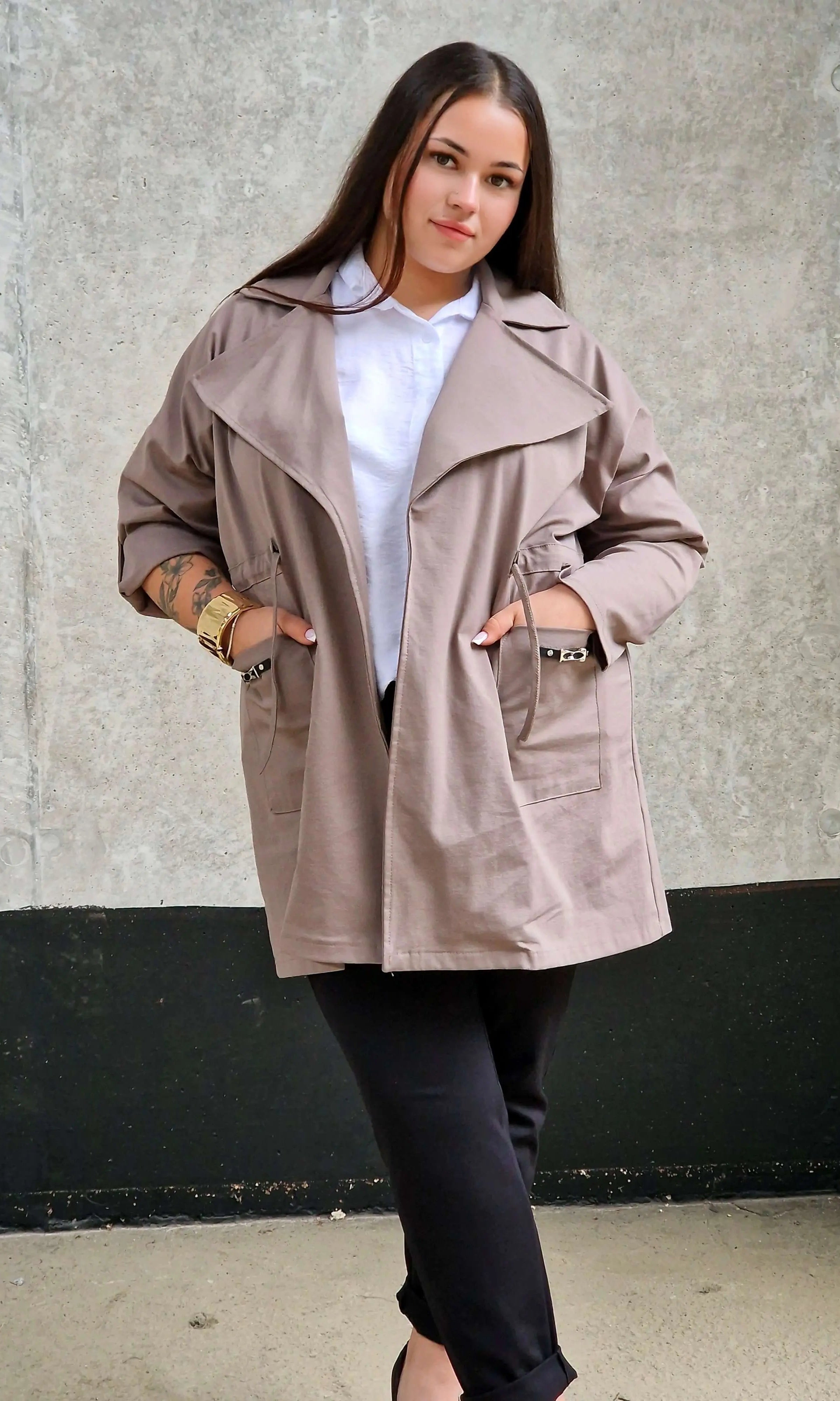 Elegancka Narzutka Plus Size Ciemny Beż- Styl i Komfort Stylowa XL