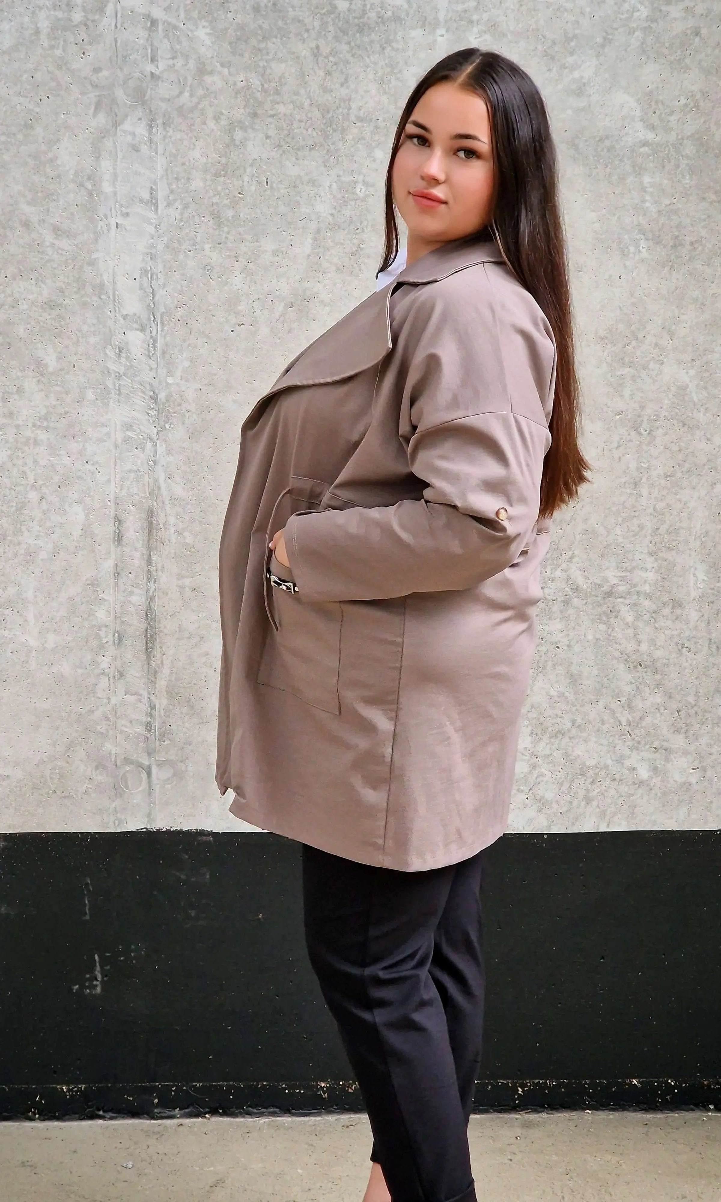 Elegancka Narzutka Plus Size Ciemny Beż- Styl i Komfort Stylowa XL