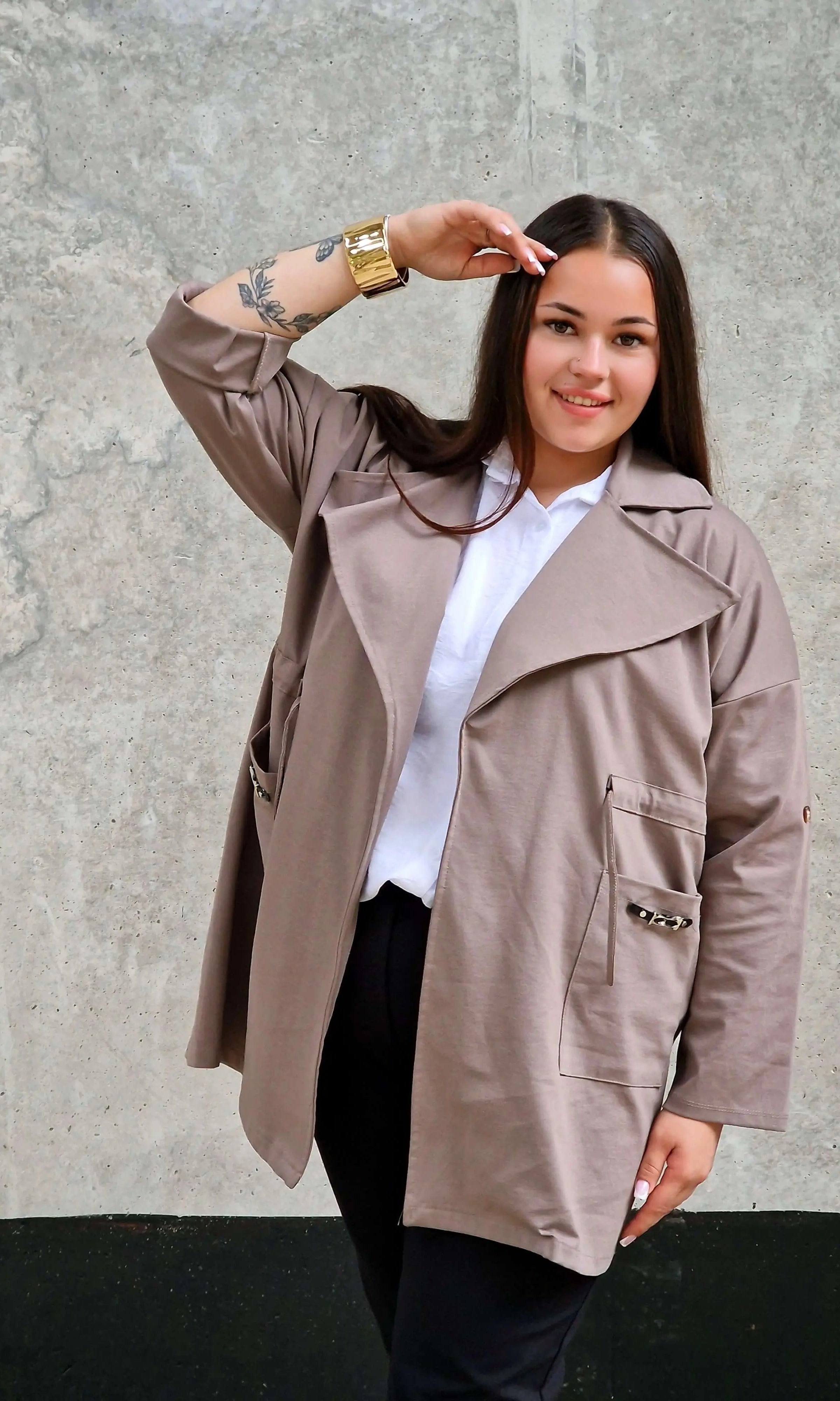 Elegancka Narzutka Plus Size Ciemny Beż- Styl i Komfort Stylowa XL