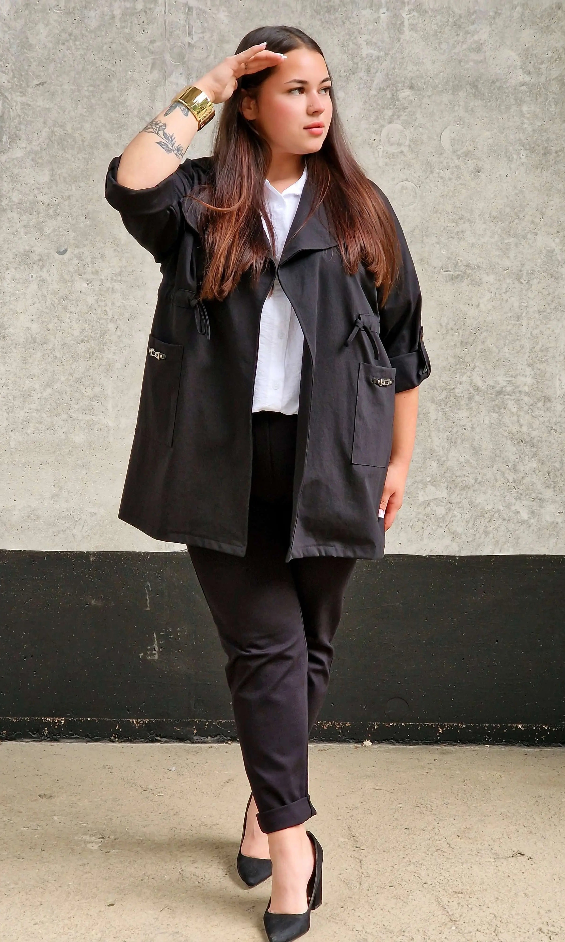 Elegancka Narzutka Plus Size Czarna - Styl i Komfort Stylowa XL