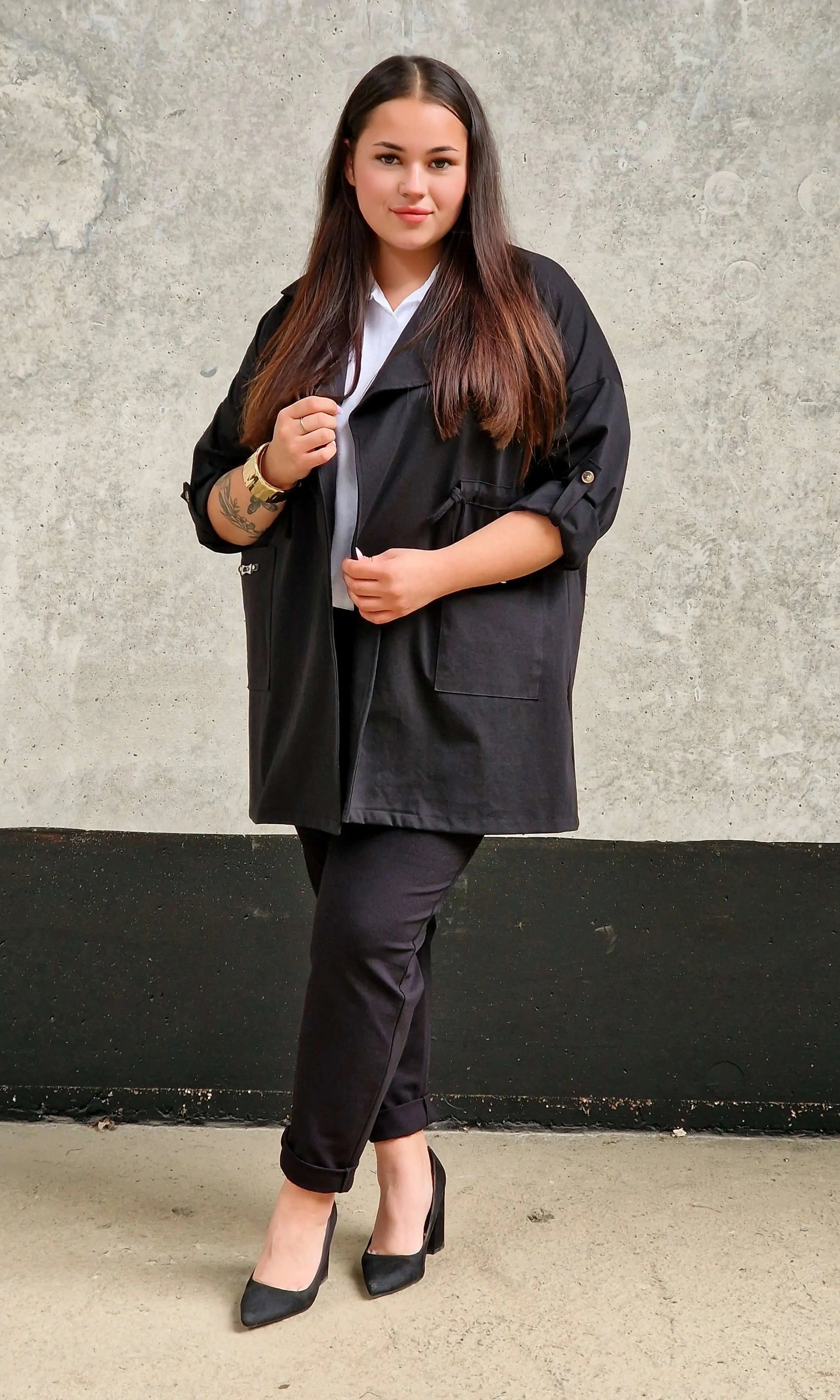 Elegancka Narzutka Plus Size Czarna - Styl i Komfort Stylowa XL