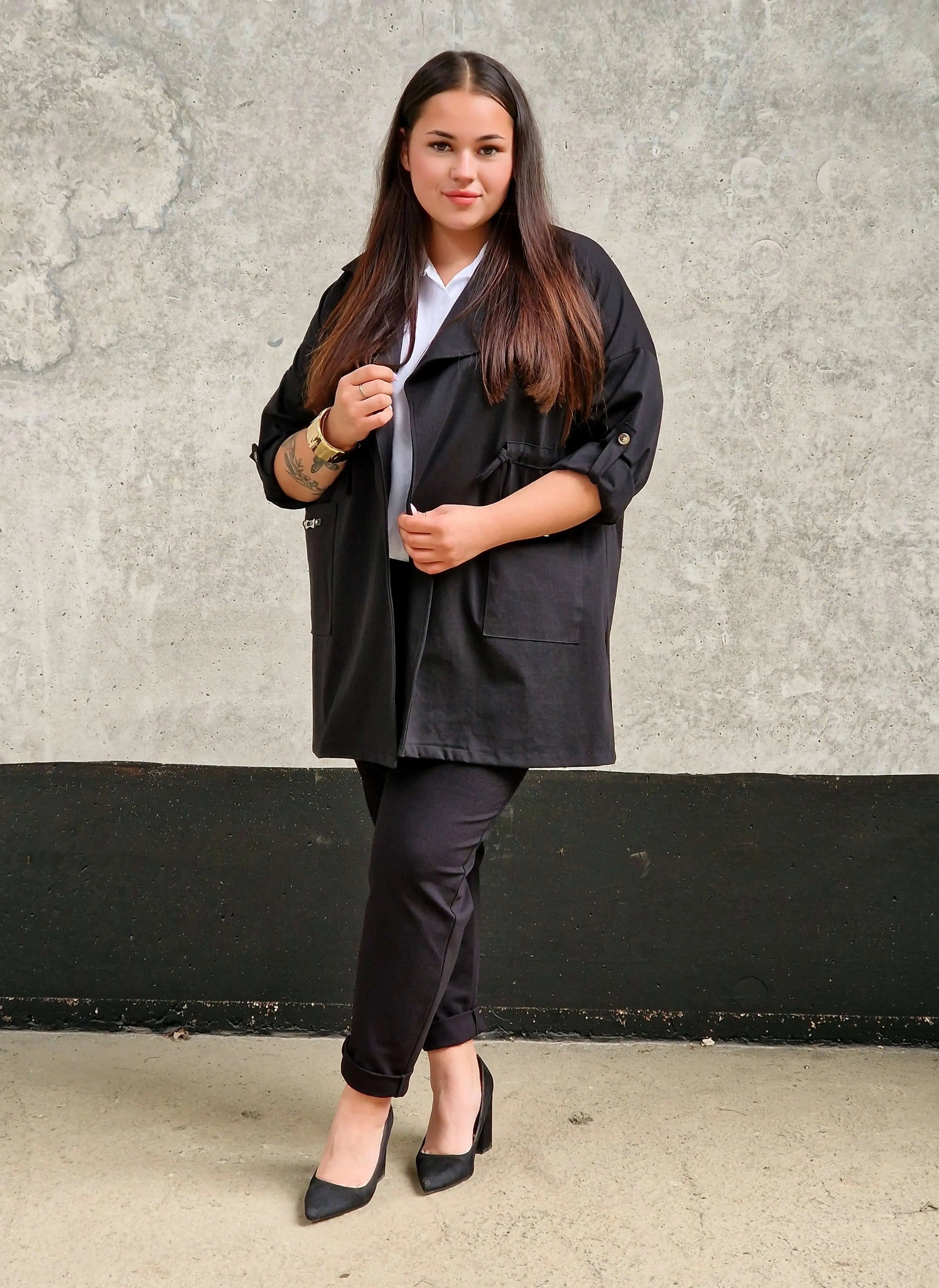 Elegancka Narzutka Plus Size Czarna - Styl i Komfort Stylowa XL