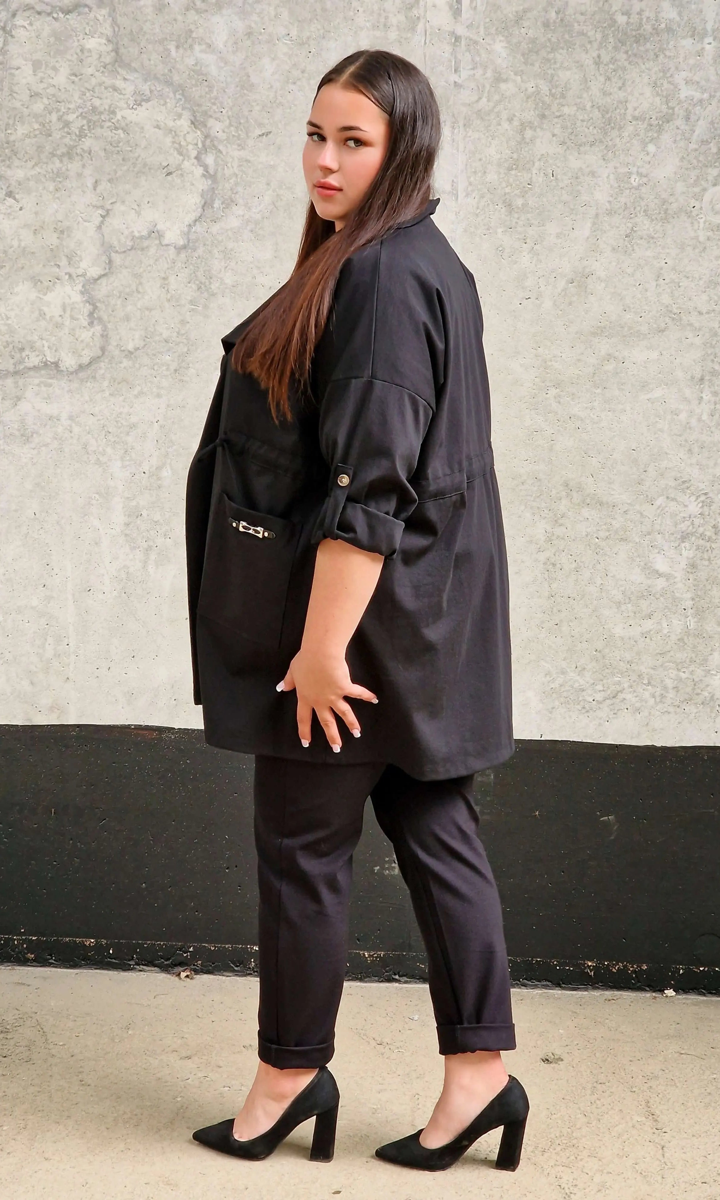 Elegancka Narzutka Plus Size Czarna - Styl i Komfort Stylowa XL