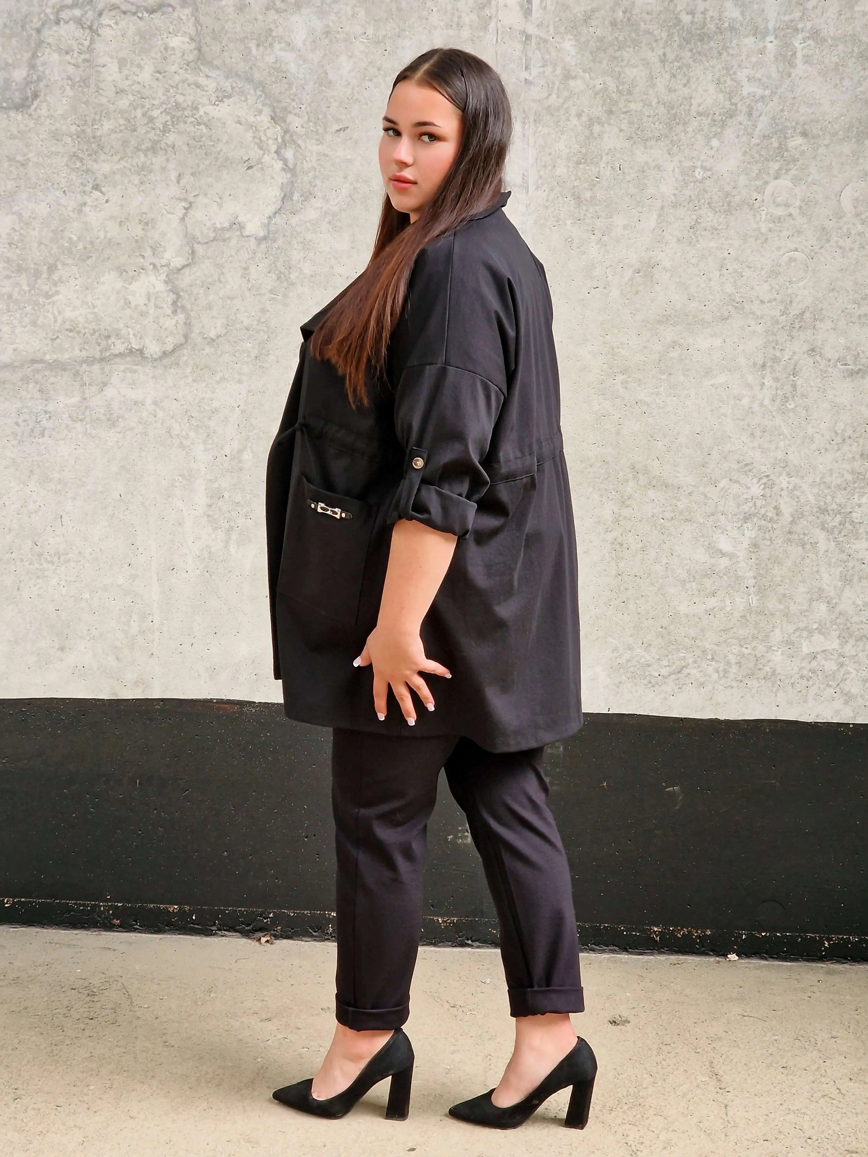 Elegancka Narzutka Plus Size Czarna - Styl i Komfort Stylowa XL