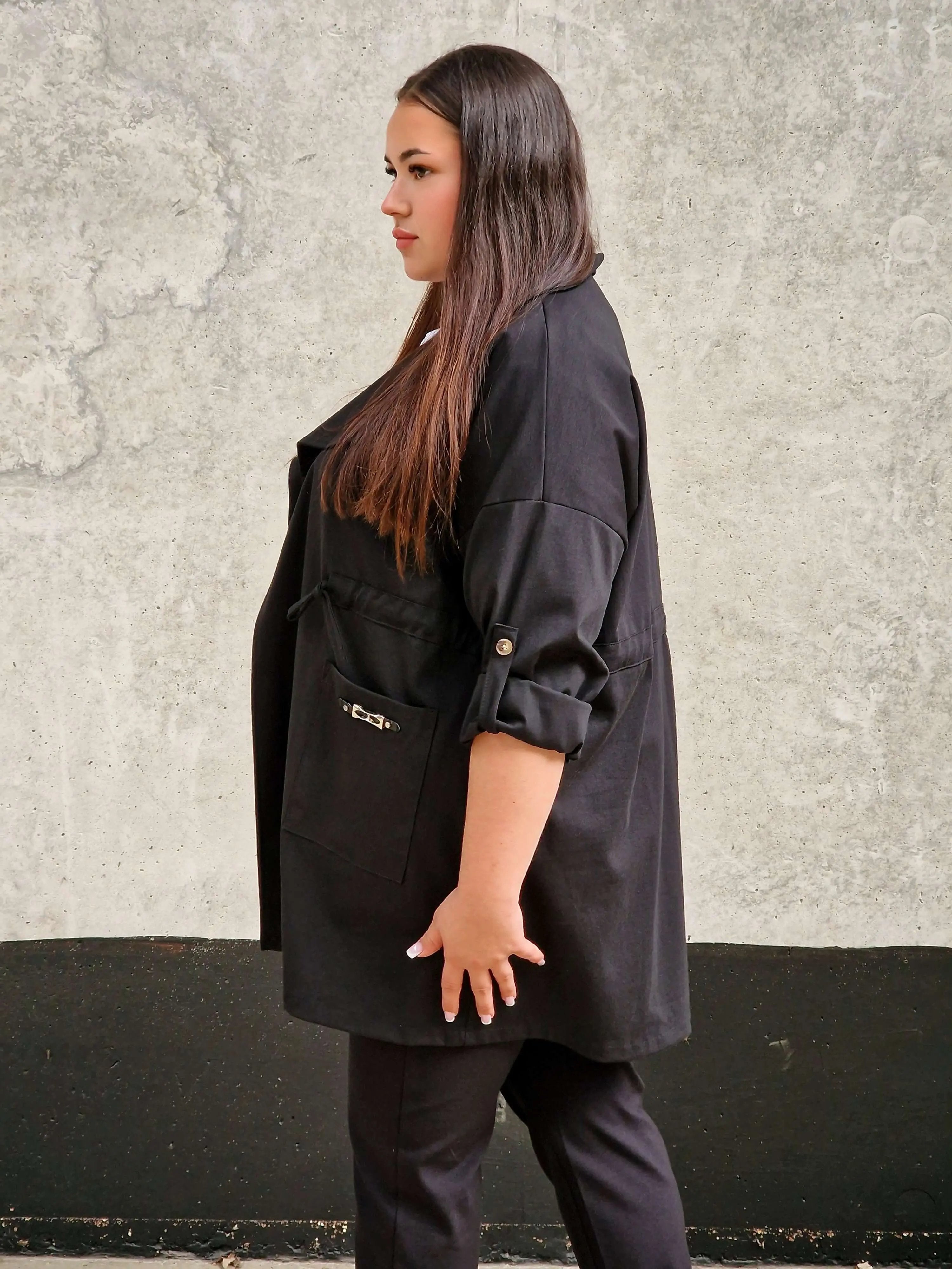 Elegancka Narzutka Plus Size Czarna - Styl i Komfort Stylowa XL