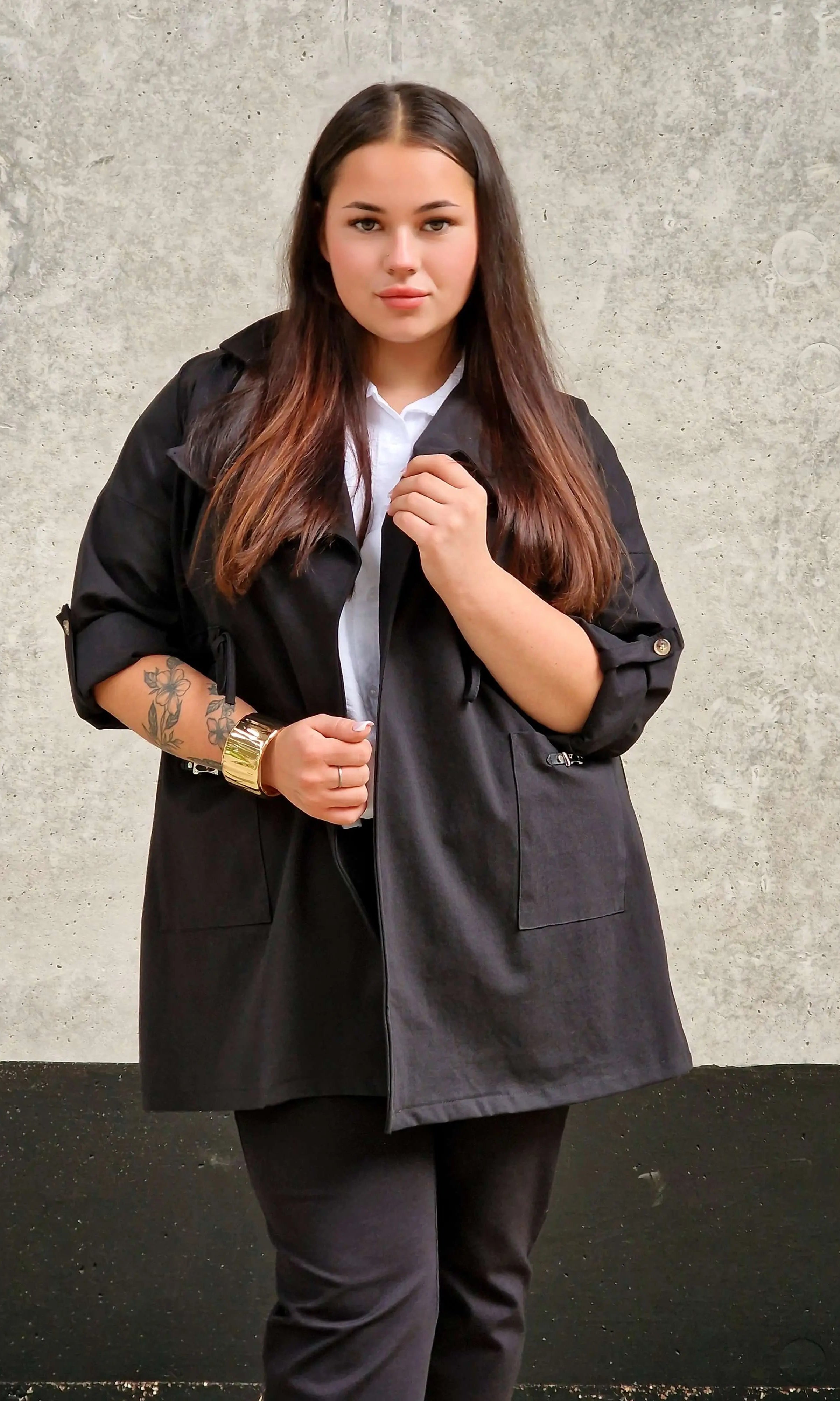 Elegancka Narzutka Plus Size Czarna - Styl i Komfort Stylowa XL