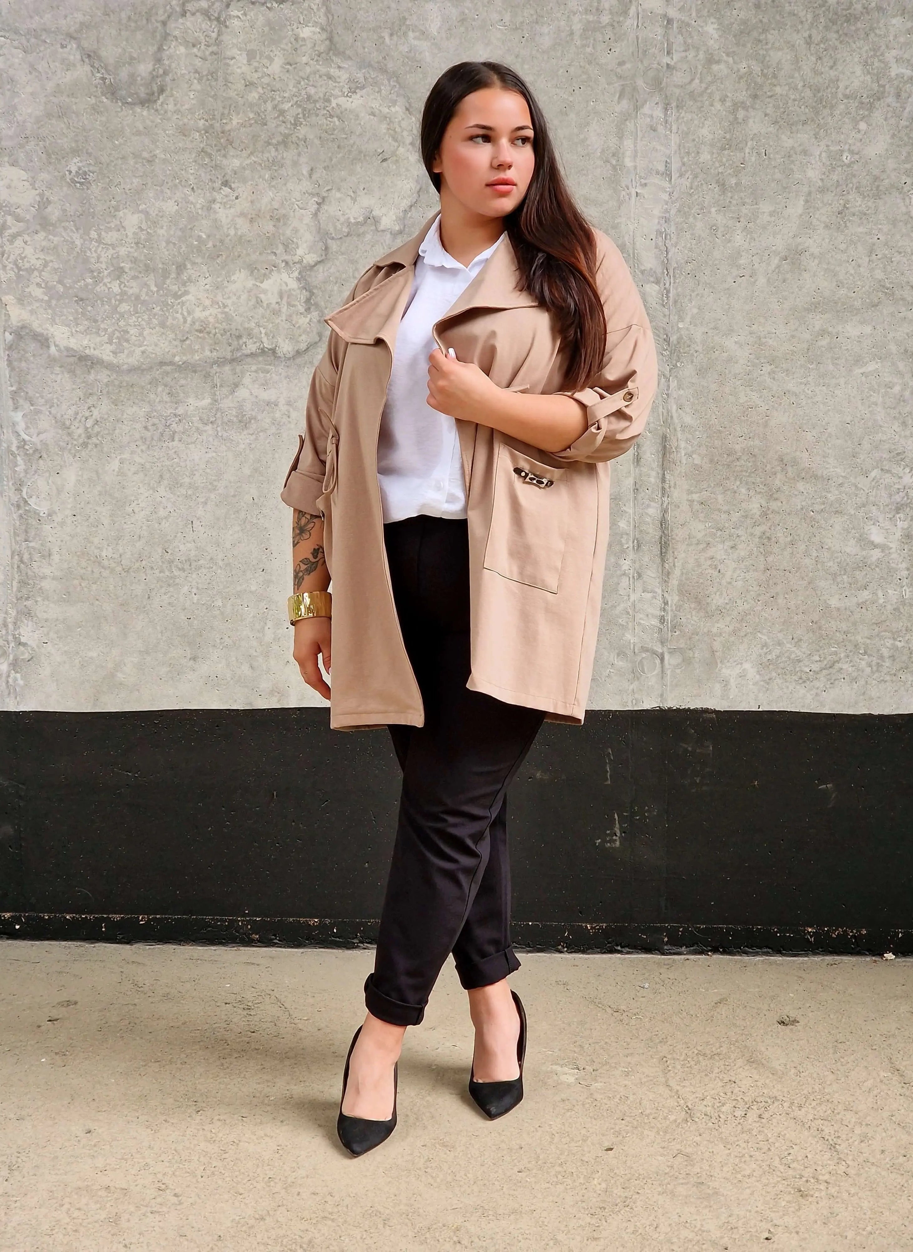 Elegancka Narzutka Plus Size Jasny Beż- Styl i Komfort Stylowa XL