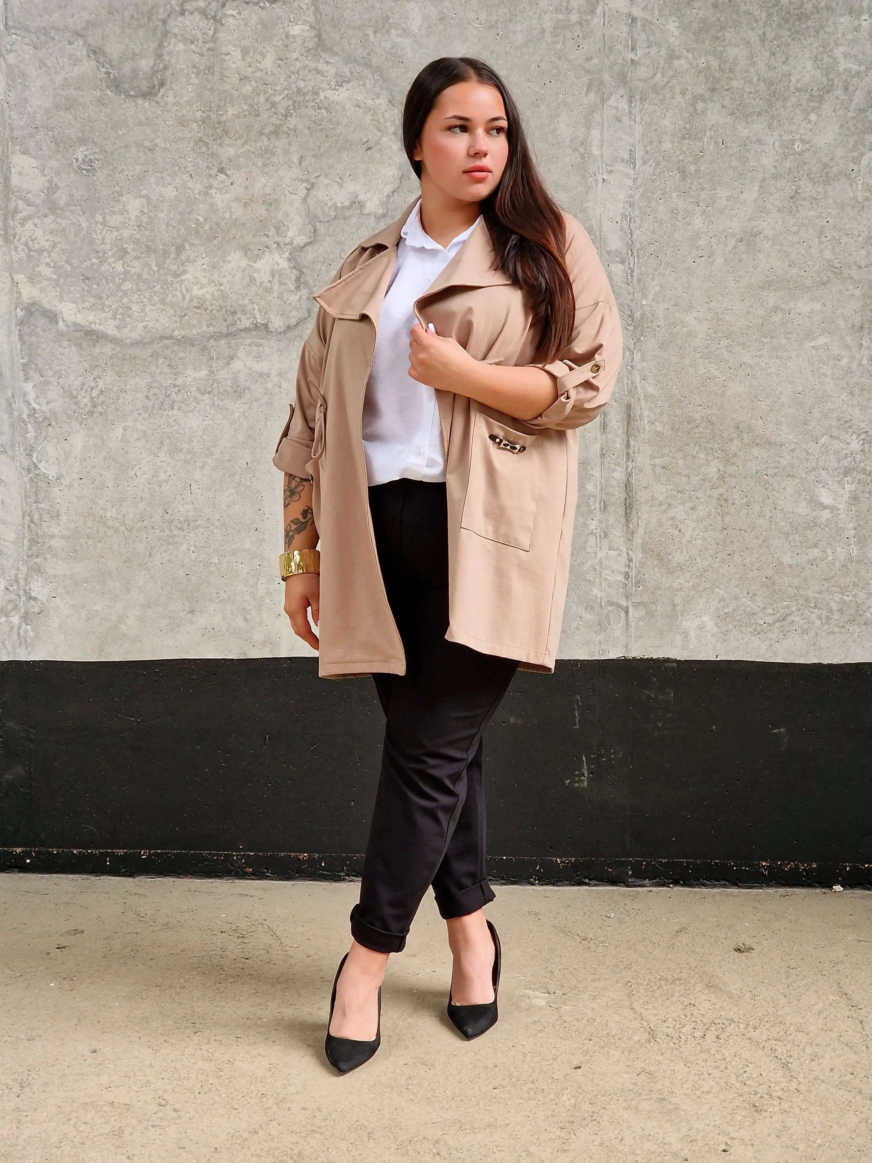 Elegancka Narzutka Plus Size Jasny Beż- Styl i Komfort Stylowa XL