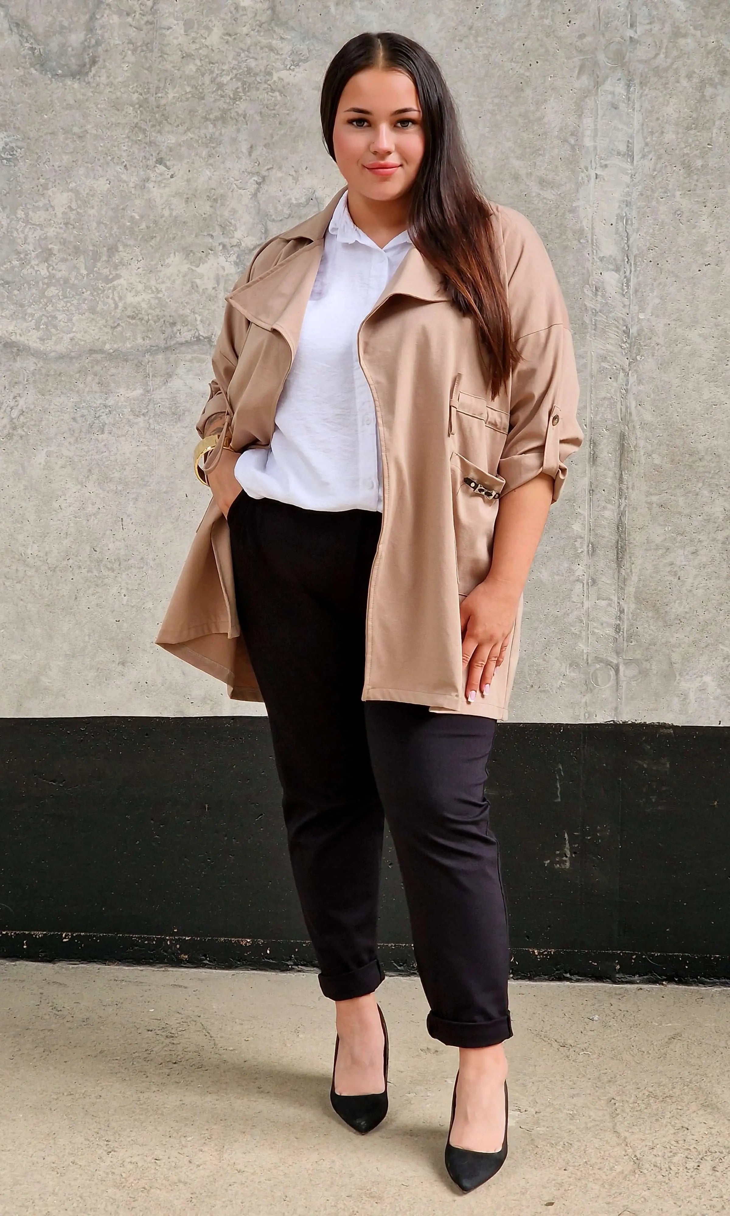 Elegancka Narzutka Plus Size Jasny Beż- Styl i Komfort Stylowa XL