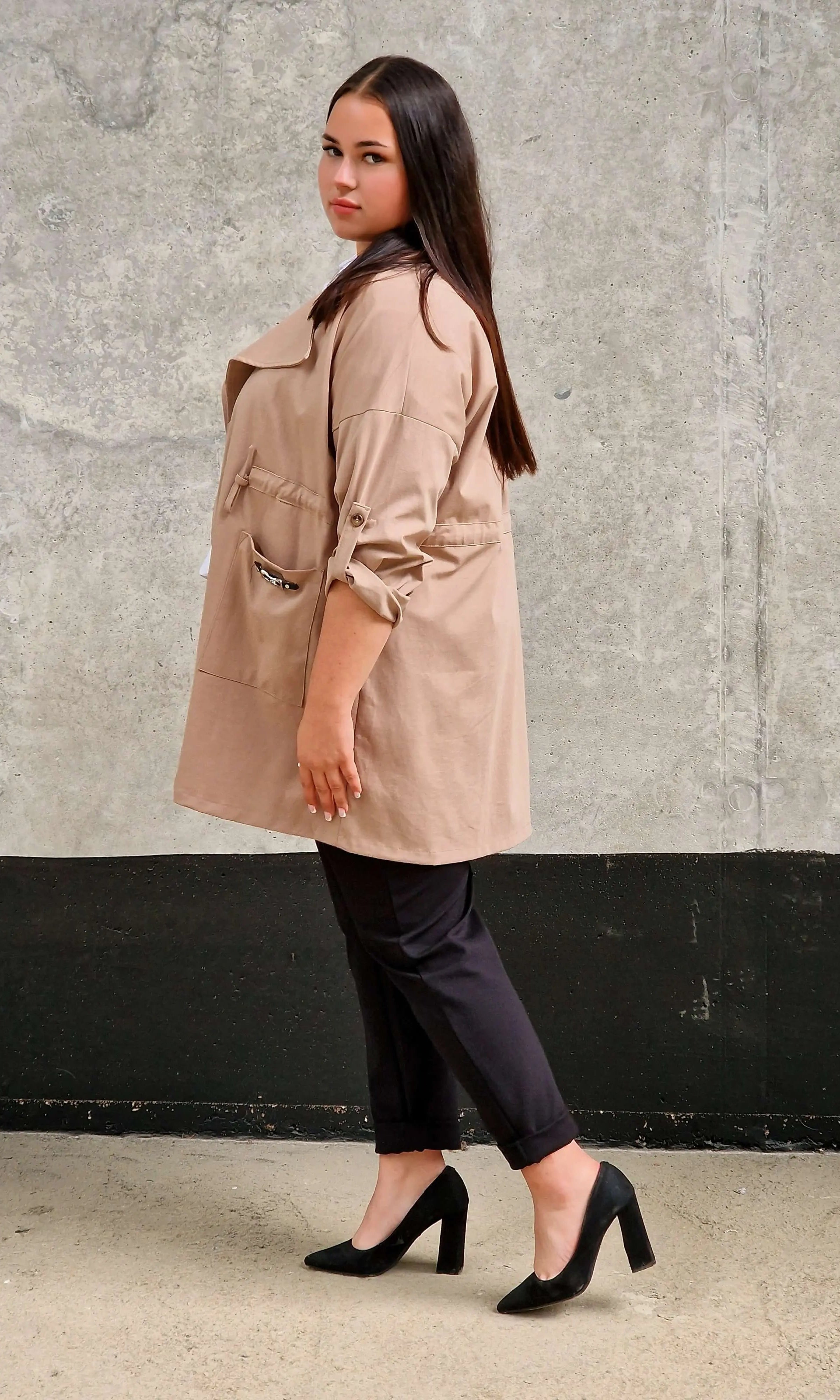 Elegancka Narzutka Plus Size Jasny Beż- Styl i Komfort Stylowa XL