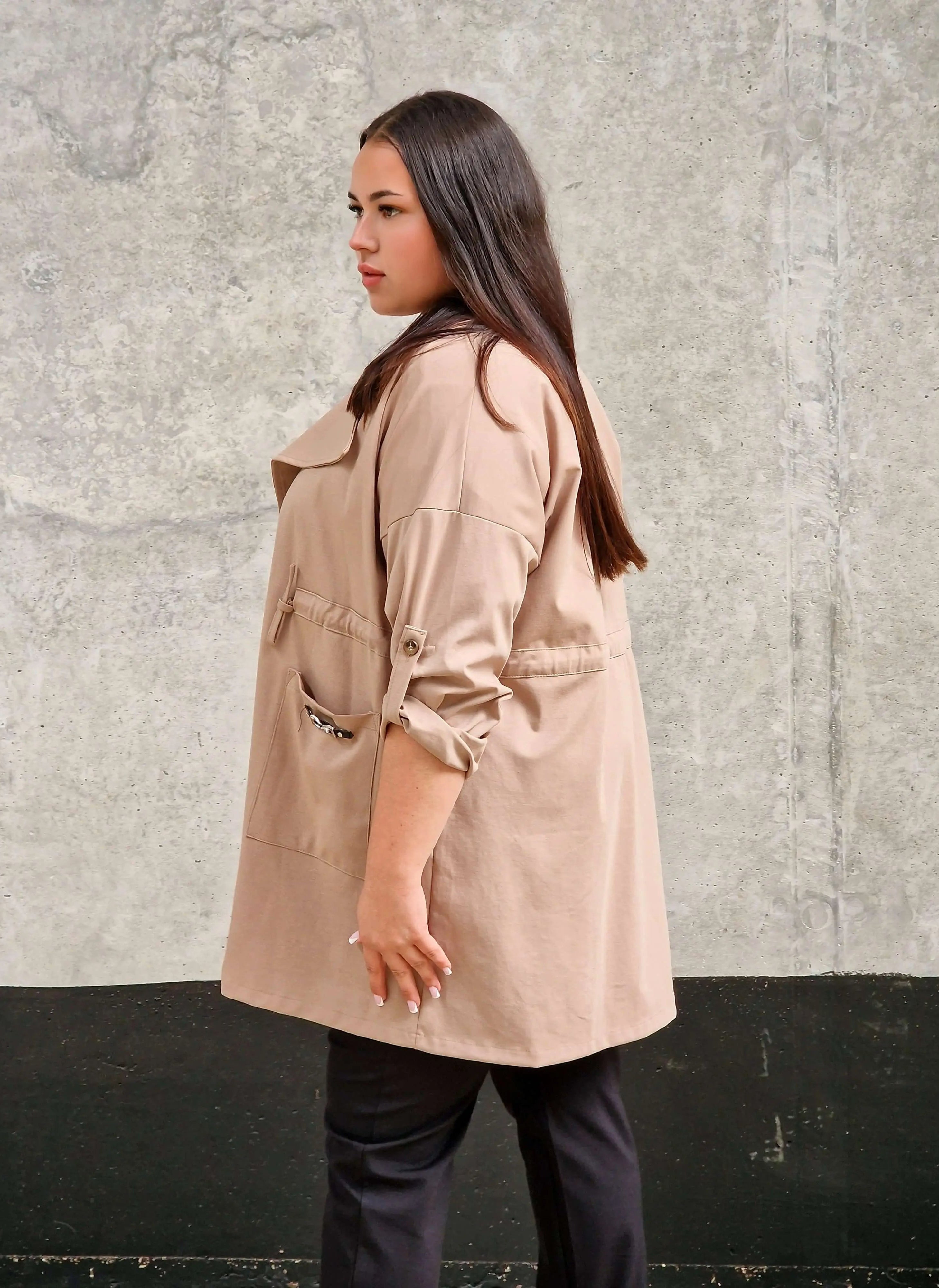 Elegancka Narzutka Plus Size Jasny Beż- Styl i Komfort Stylowa XL