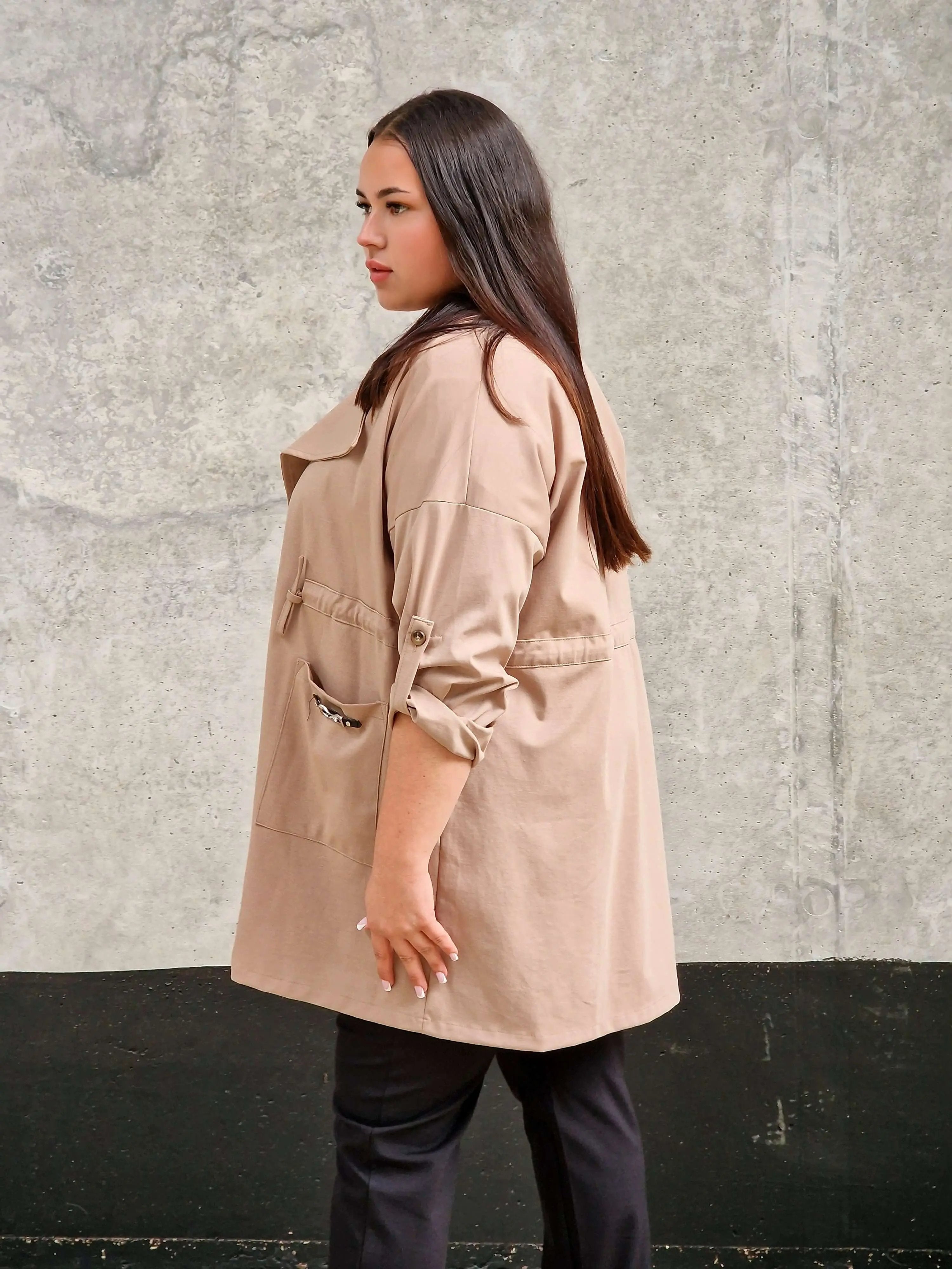 Elegancka Narzutka Plus Size Jasny Beż- Styl i Komfort Stylowa XL