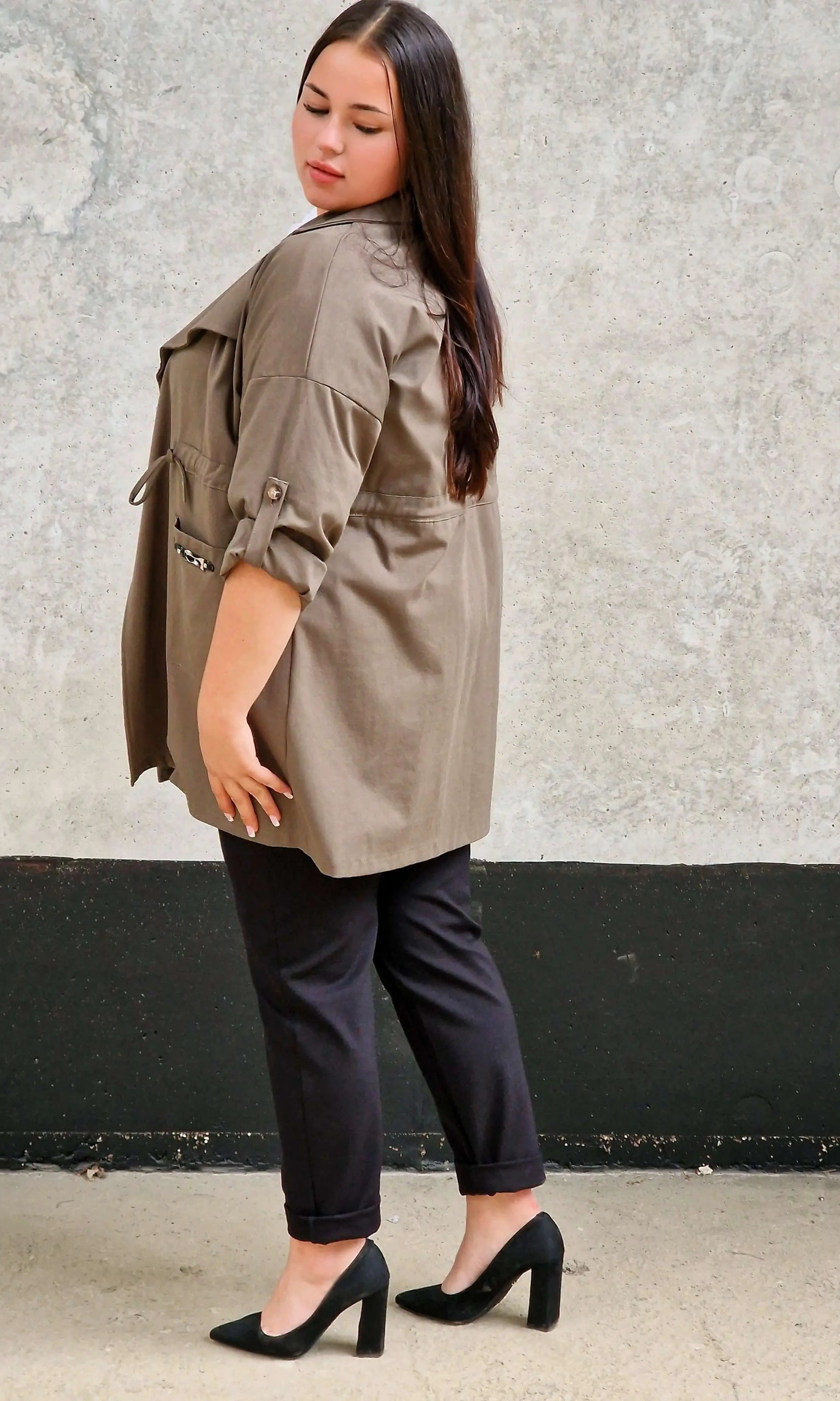 Elegancka Narzutka Plus Size Khaki - Styl i Komfort Stylowa XL