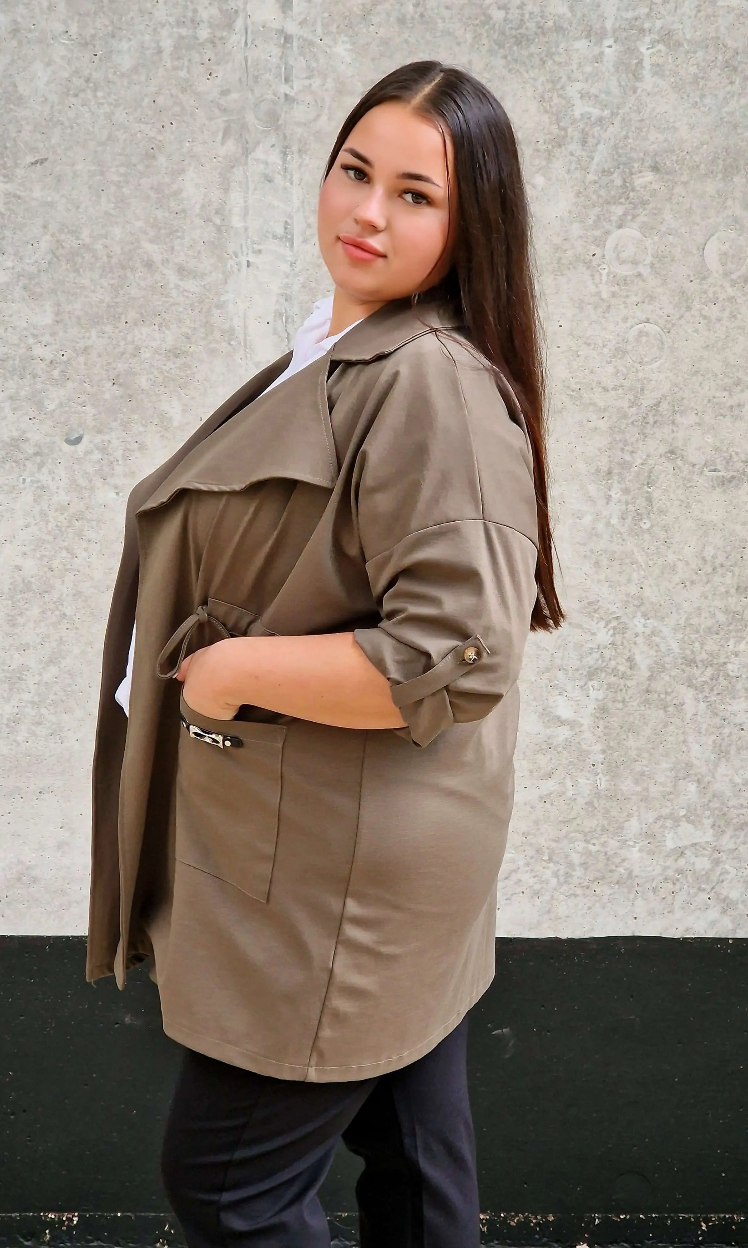 Elegancka Narzutka Plus Size Khaki - Styl i Komfort Stylowa XL