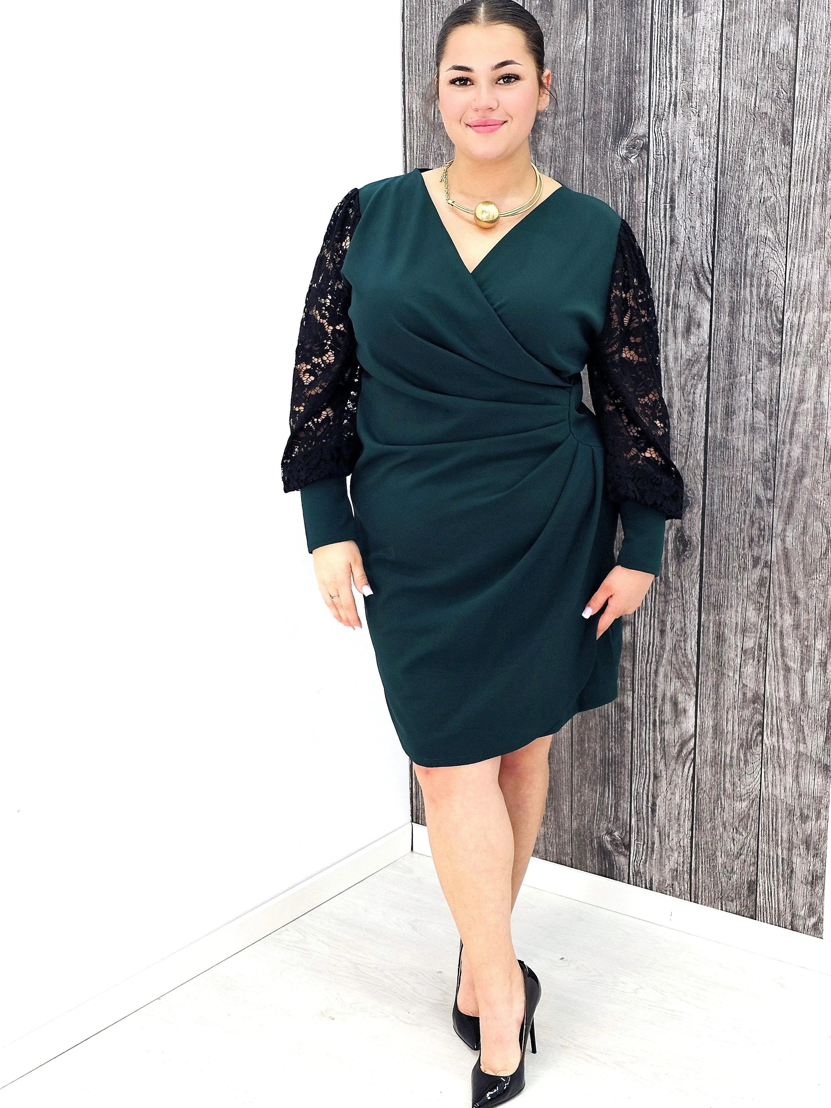 Elegancka Sukienka plus size z Drapowanym Dekoltem i Koronkowymi Rękawami Stylowa XL