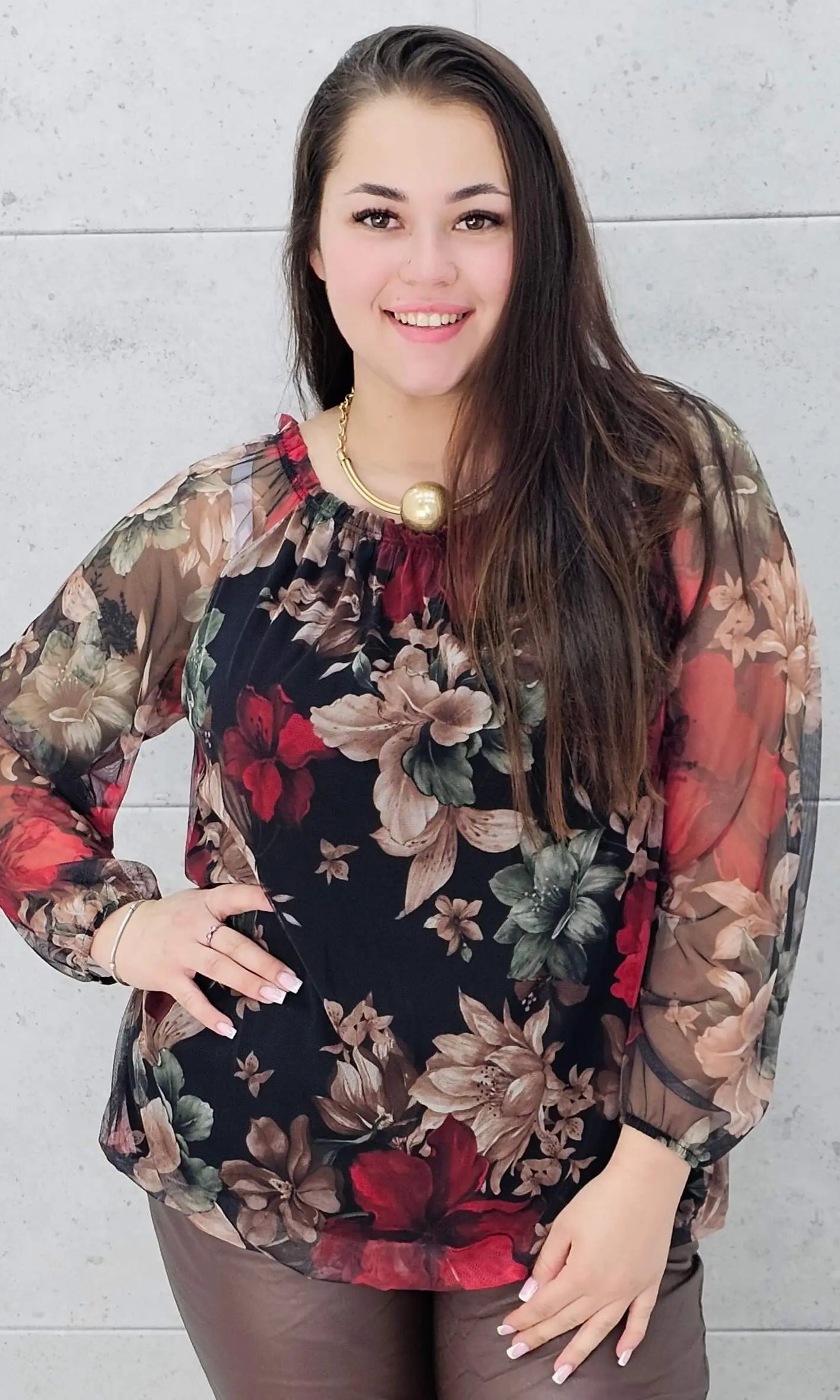 Elegancka bluzka plus size w kwiaty – kobiecy szyk i wygoda w jednym Stylowa XL