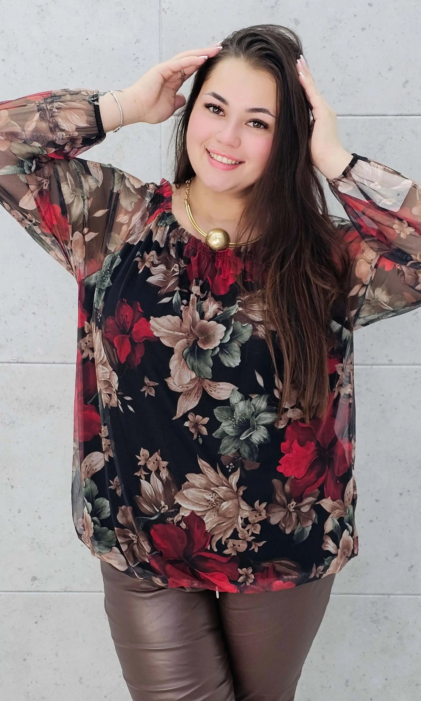 Elegancka bluzka plus size w kwiaty – kobiecy szyk i wygoda w jednym Stylowa XL