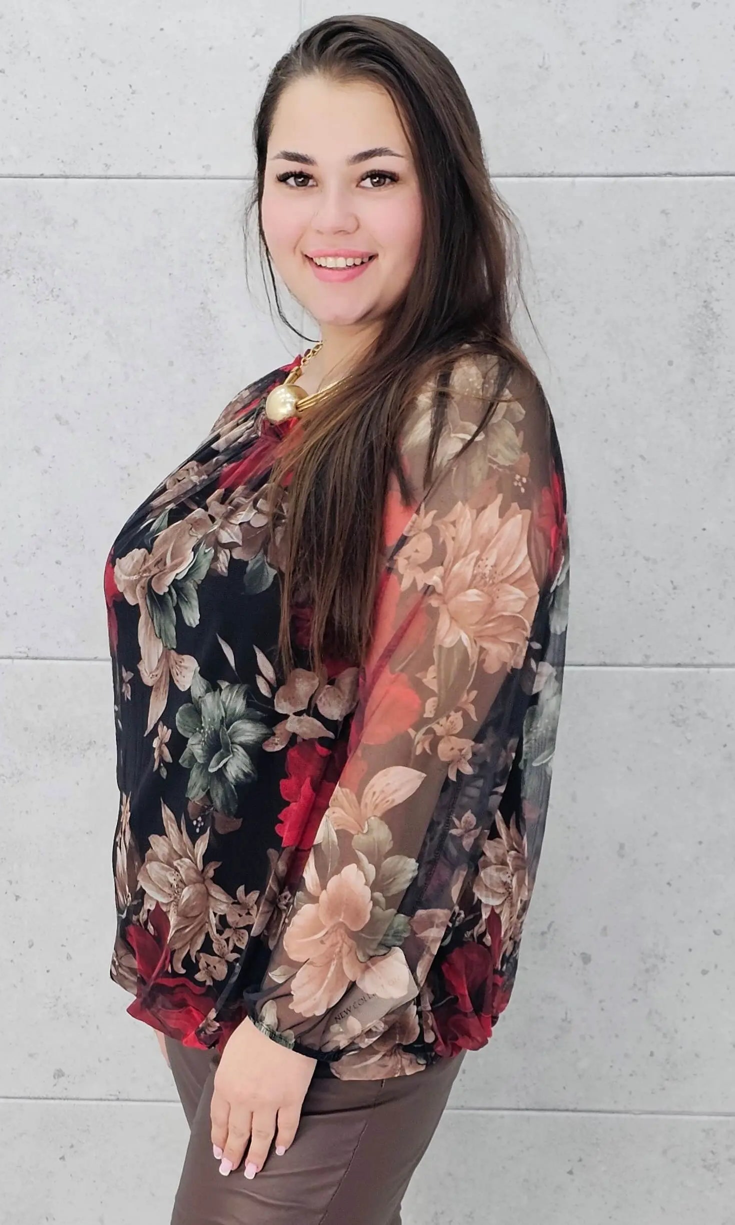 Elegancka bluzka plus size w kwiaty – kobiecy szyk i wygoda w jednym Stylowa XL