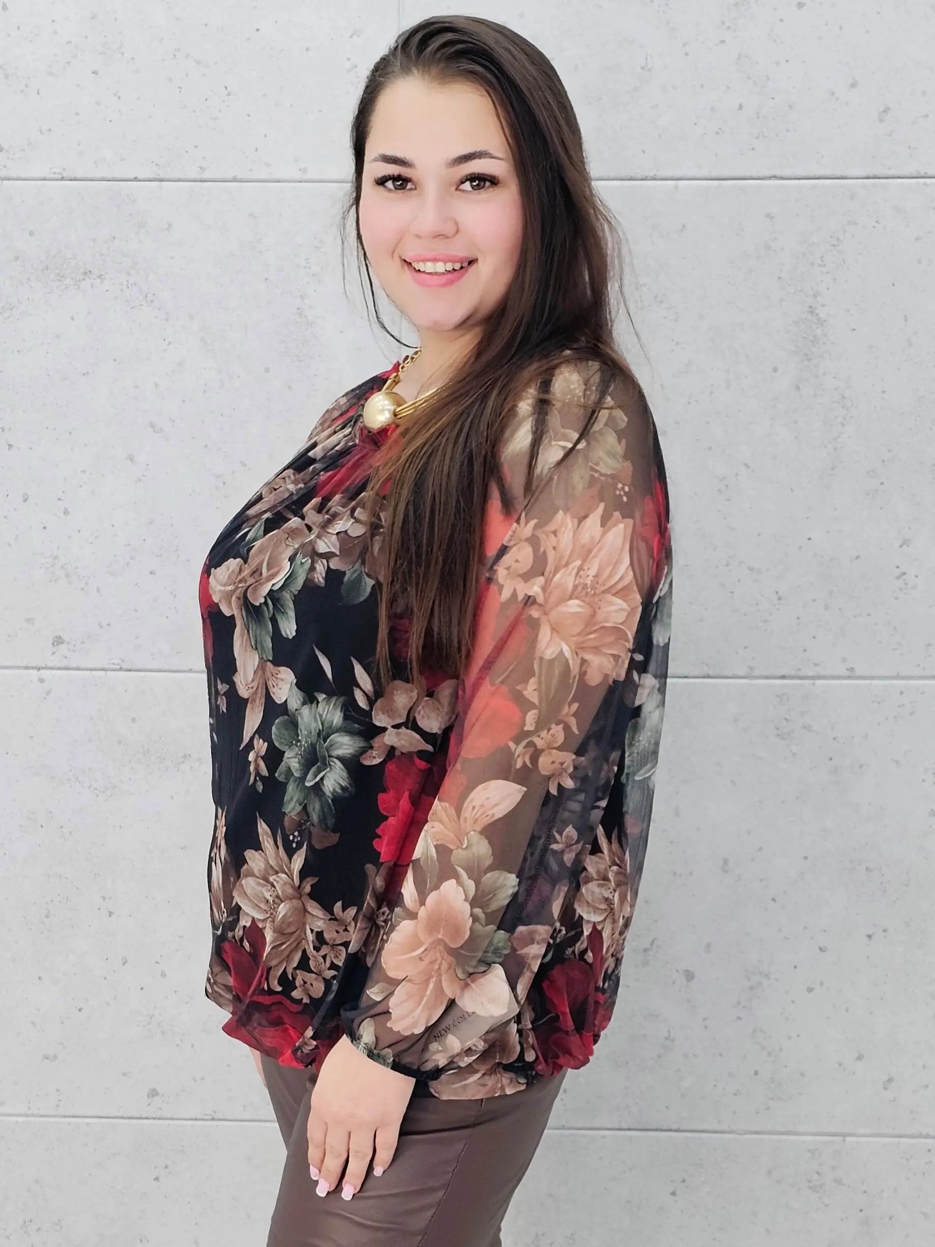 Elegancka bluzka plus size w kwiaty – kobiecy szyk i wygoda w jednym Stylowa XL