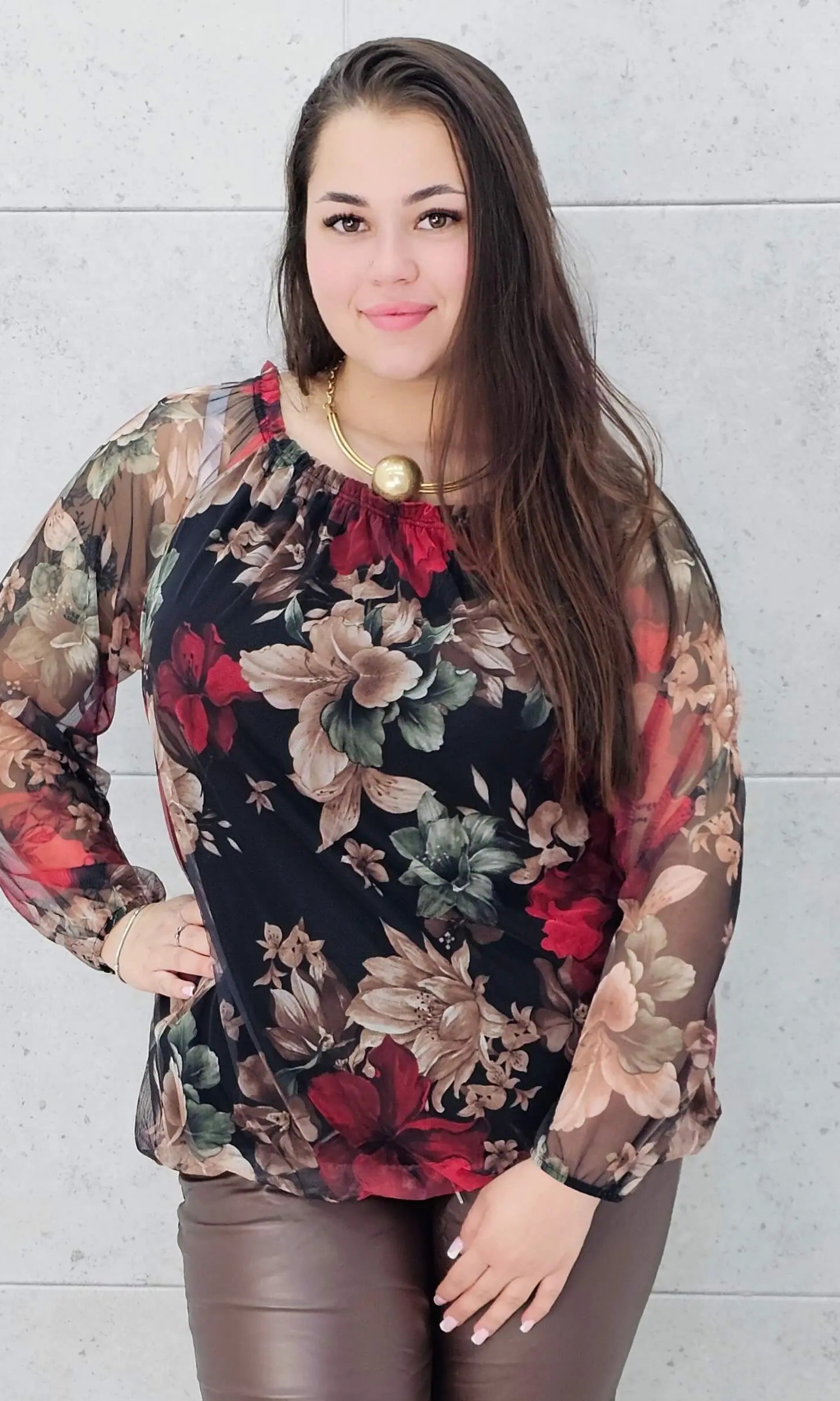 Elegancka bluzka plus size w kwiaty – kobiecy szyk i wygoda w jednym Stylowa XL