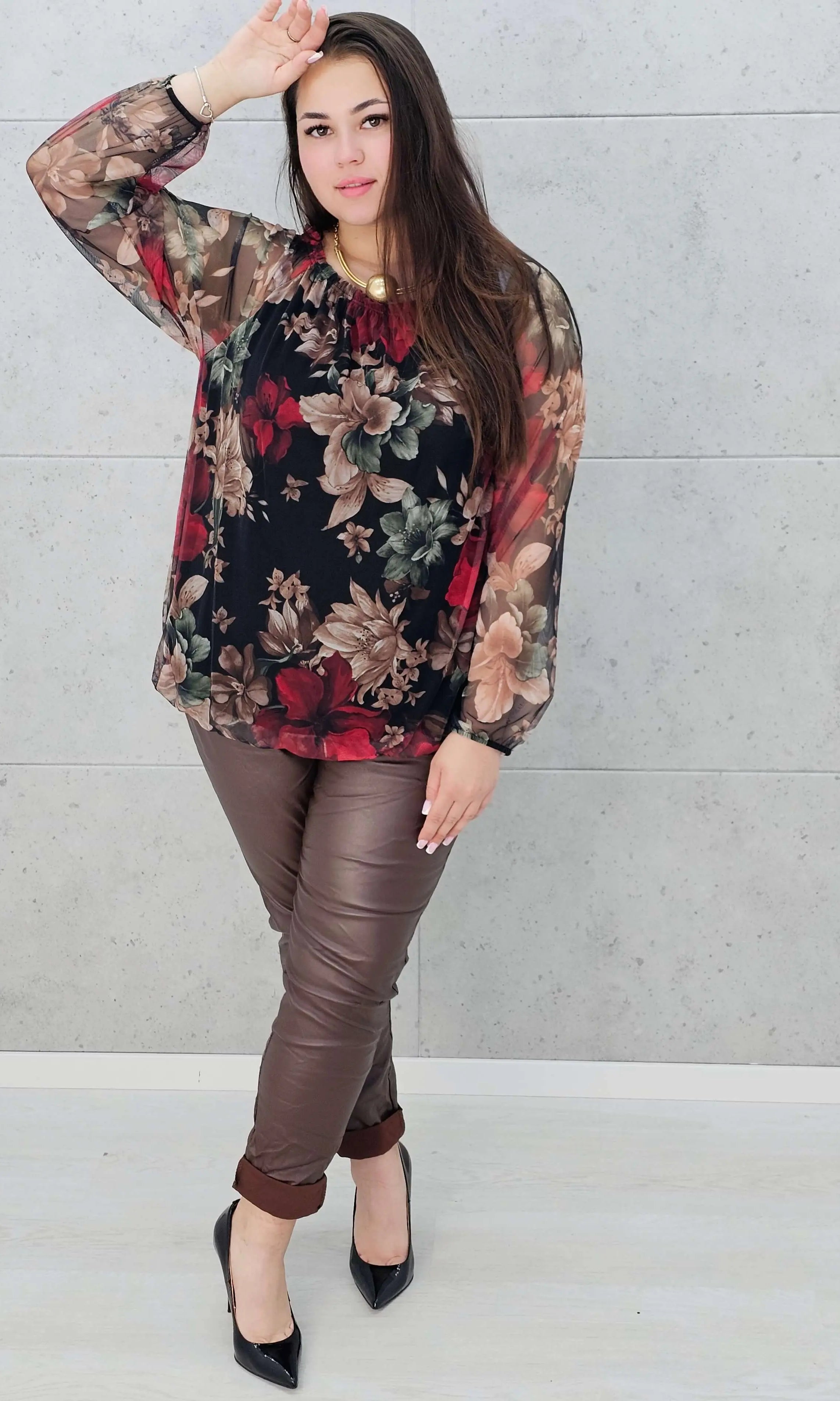 Elegancka bluzka plus size w kwiaty – kobiecy szyk i wygoda w jednym Stylowa XL