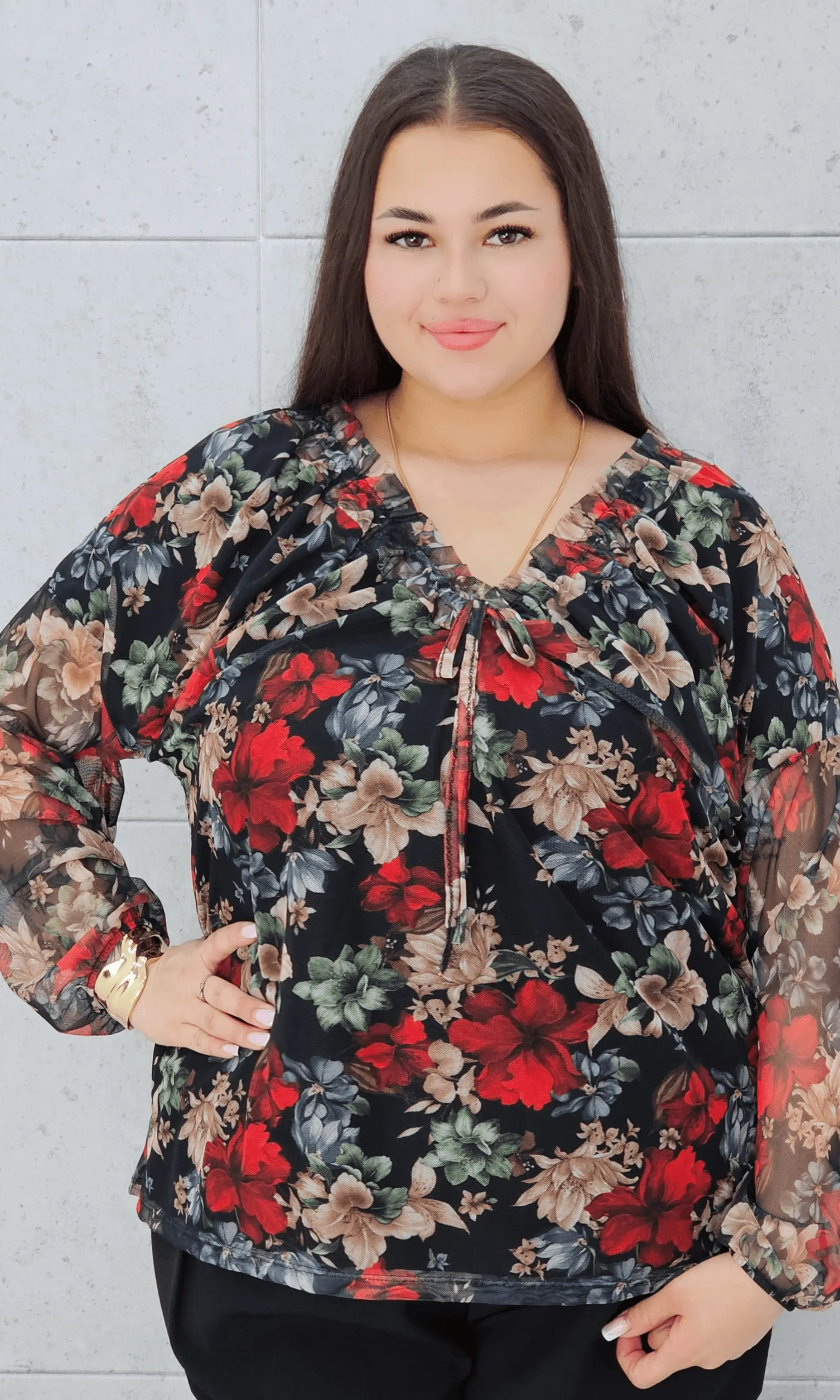 Elegancka bluzka plus size w kwiaty z delikatnego szyfonu. Stylowa XL