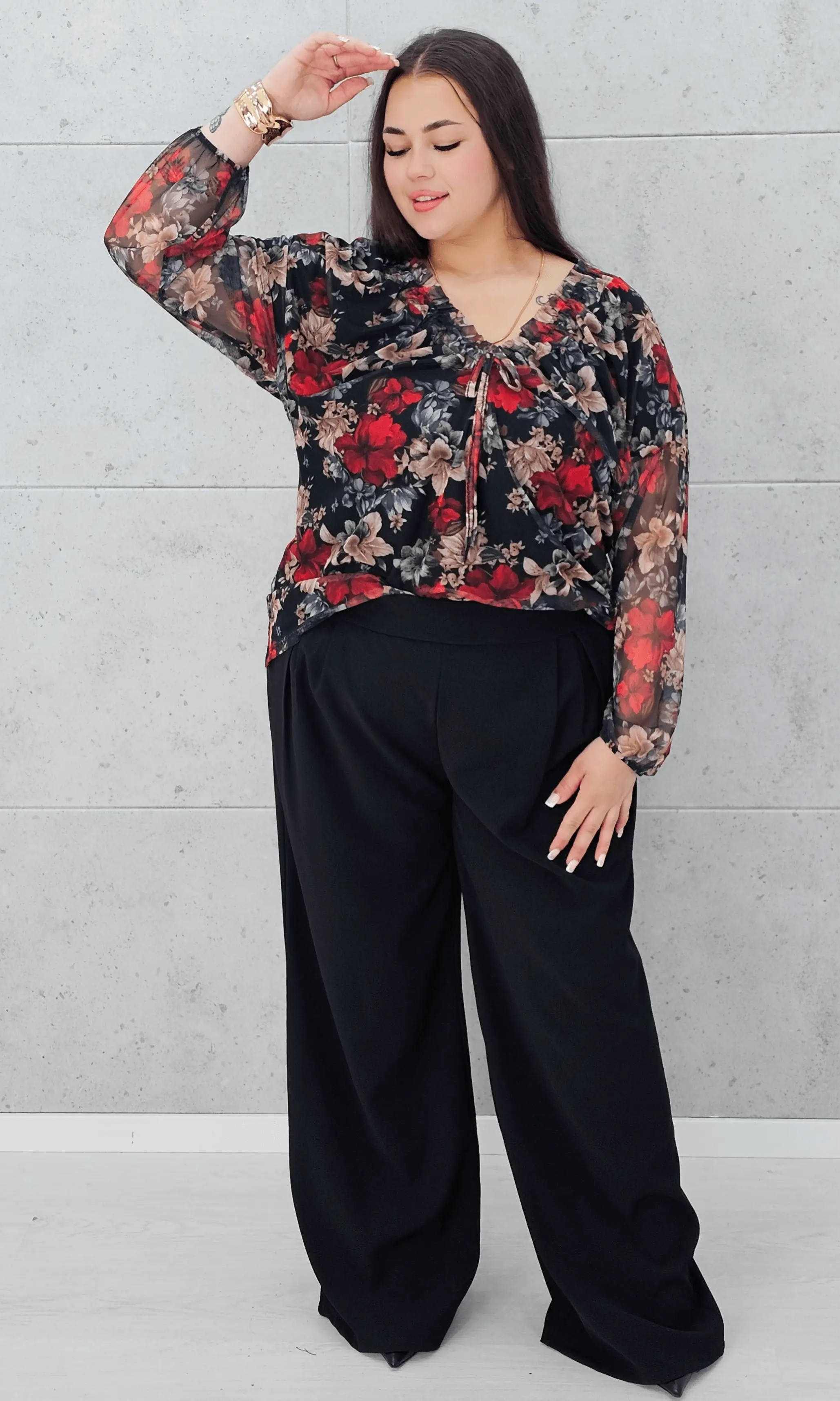 Elegancka bluzka plus size w kwiaty z delikatnego szyfonu. Stylowa XL