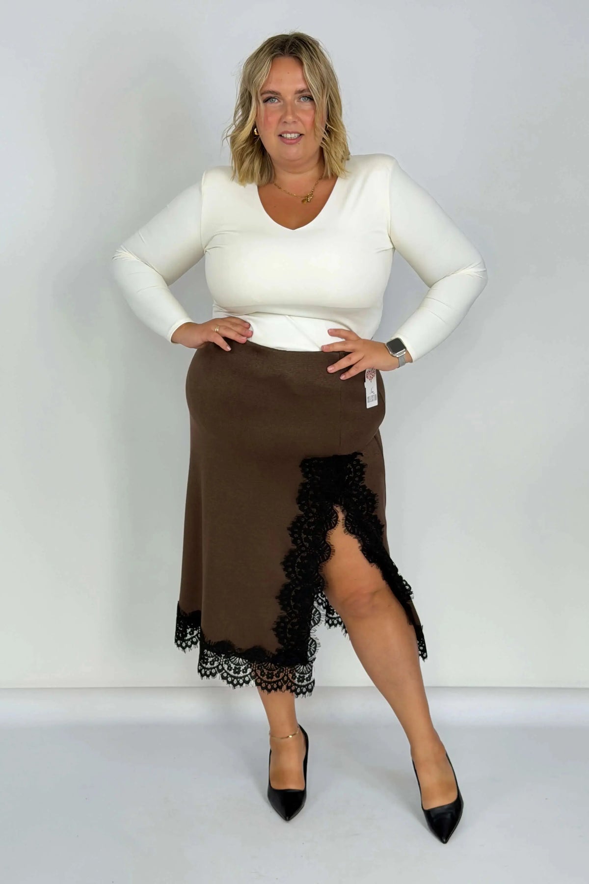 Elegancka spódnica Plus Size z koronkowym rozcięciem – czarna i brązowa Stylowa XL