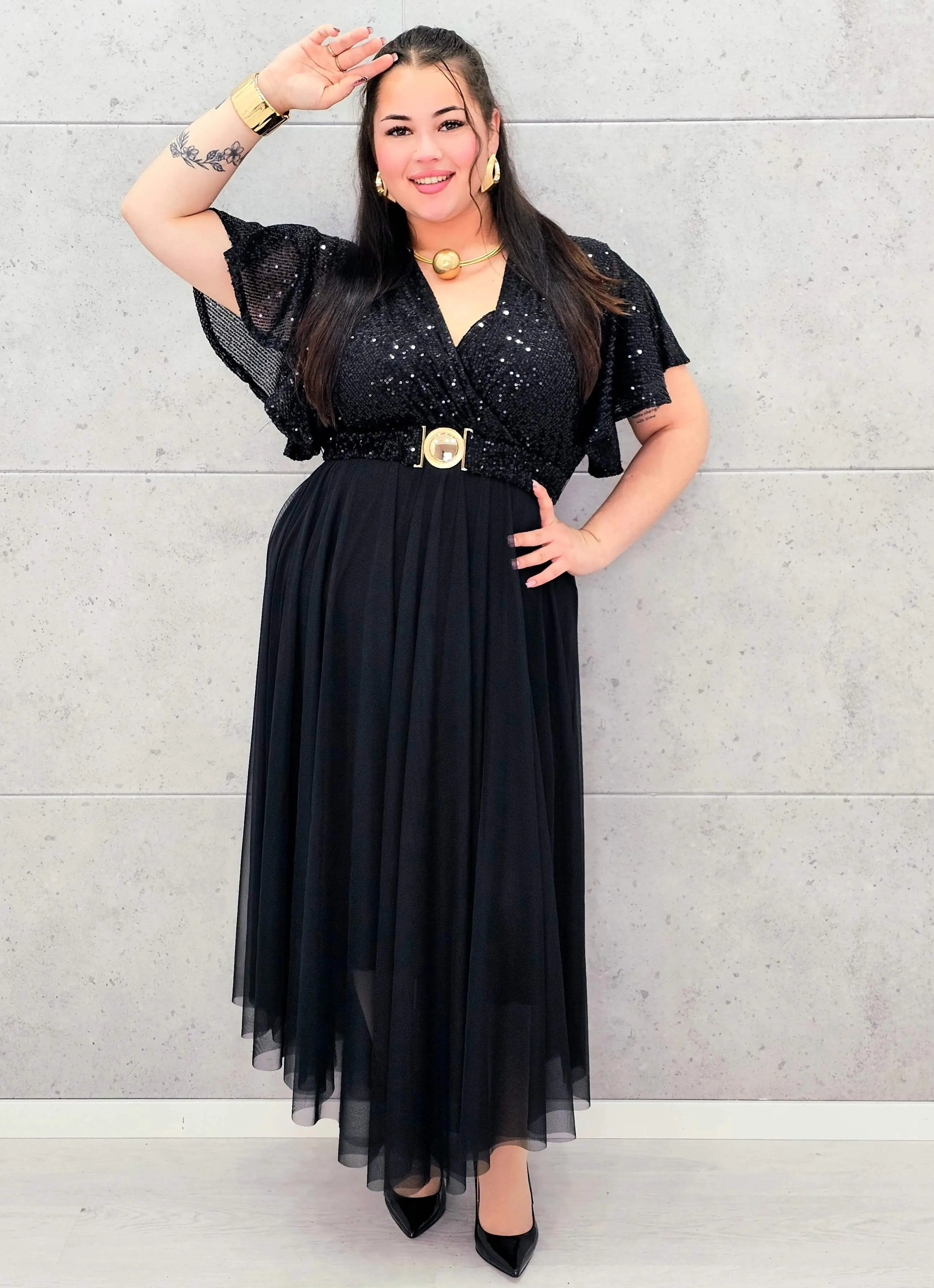 Elegancka sukienka XXL z cekinową górą i plisowanym dołem – wyjątkowa kolekcja plus size Stylowa XL