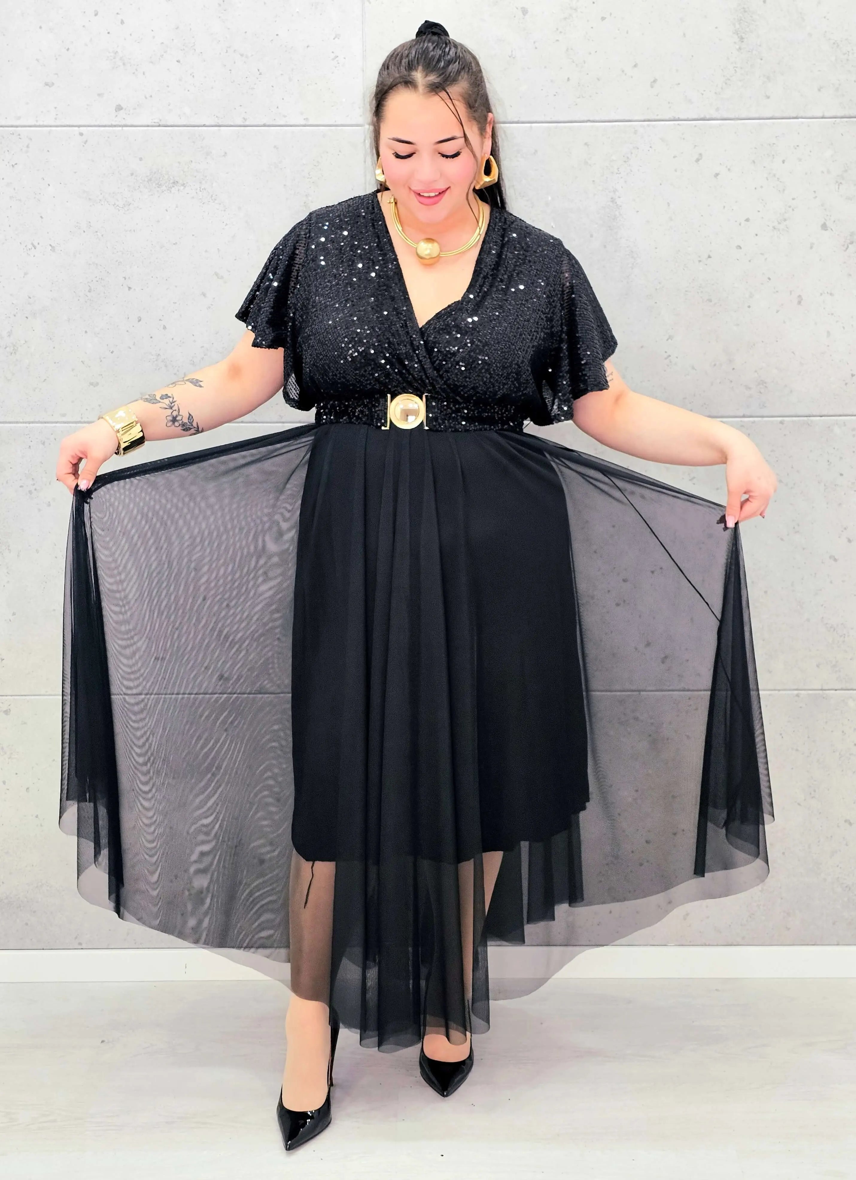 Elegancka sukienka XXL z cekinową górą i plisowanym dołem – wyjątkowa kolekcja plus size Stylowa XL