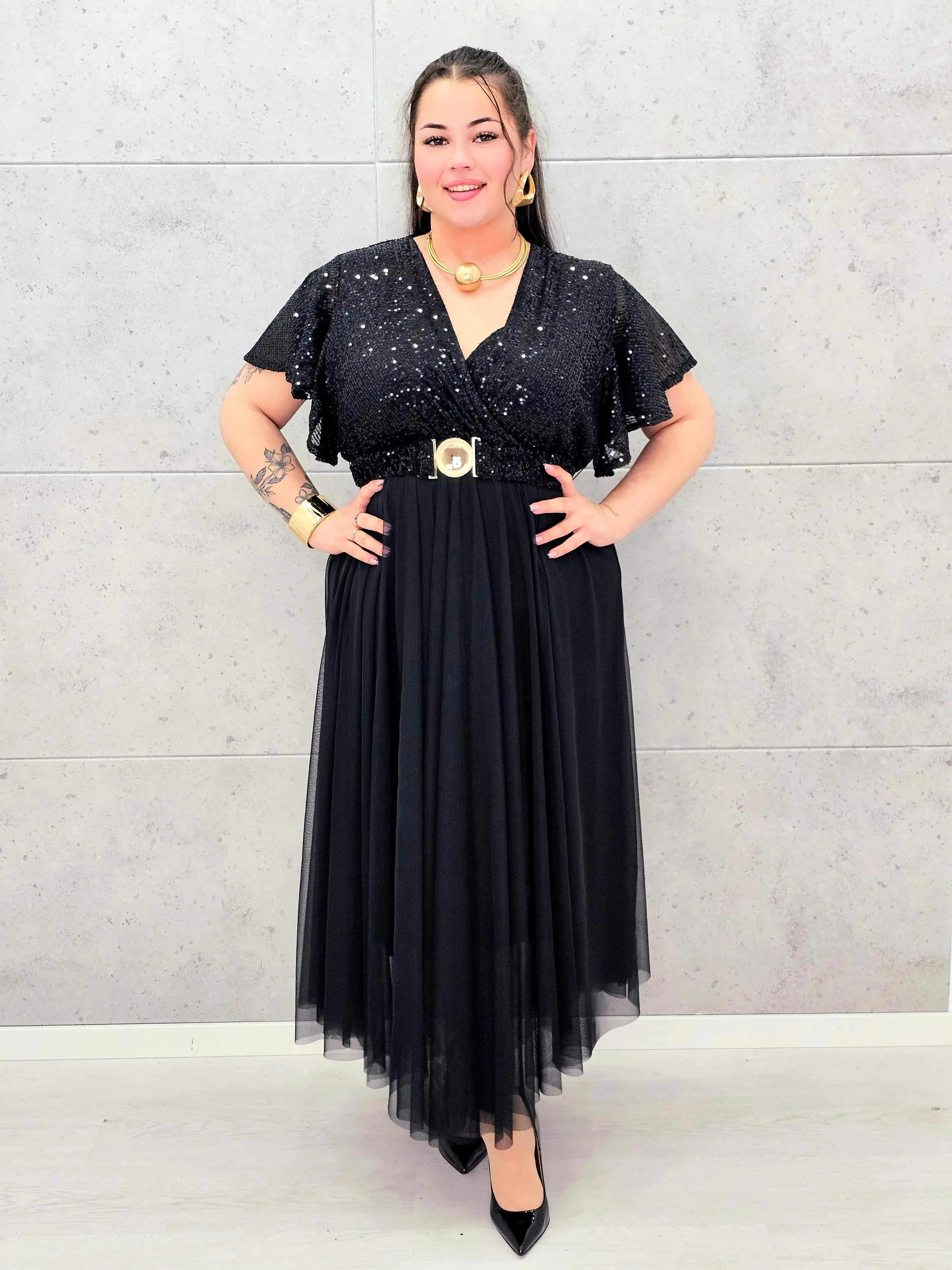 Elegancka sukienka XXL z cekinową górą i plisowanym dołem – wyjątkowa kolekcja plus size Stylowa XL