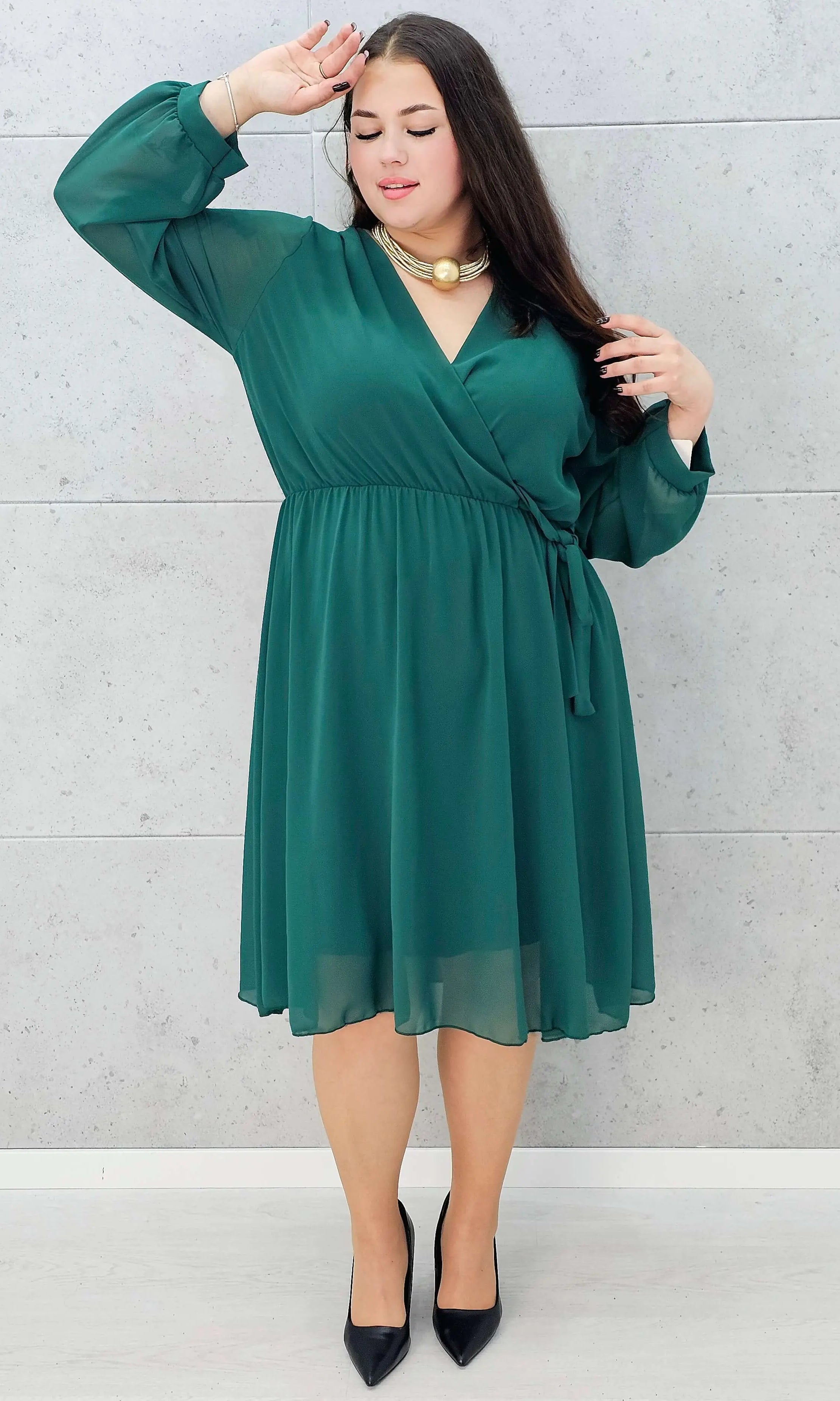 Elegancka sukienka plus size midi z kopertowym dekoltem-szyfon Stylowa XL