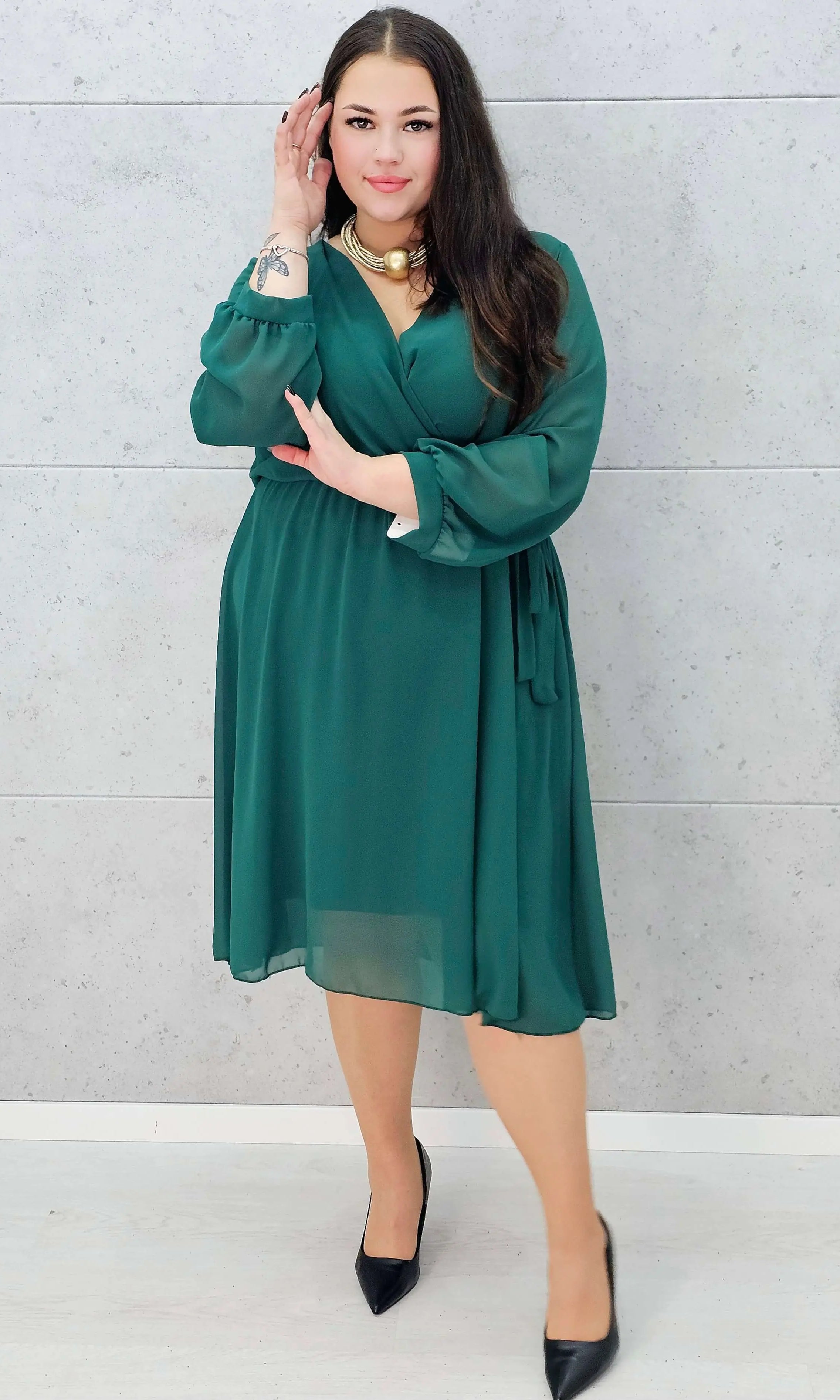 Elegancka sukienka plus size midi z kopertowym dekoltem-szyfon Stylowa XL