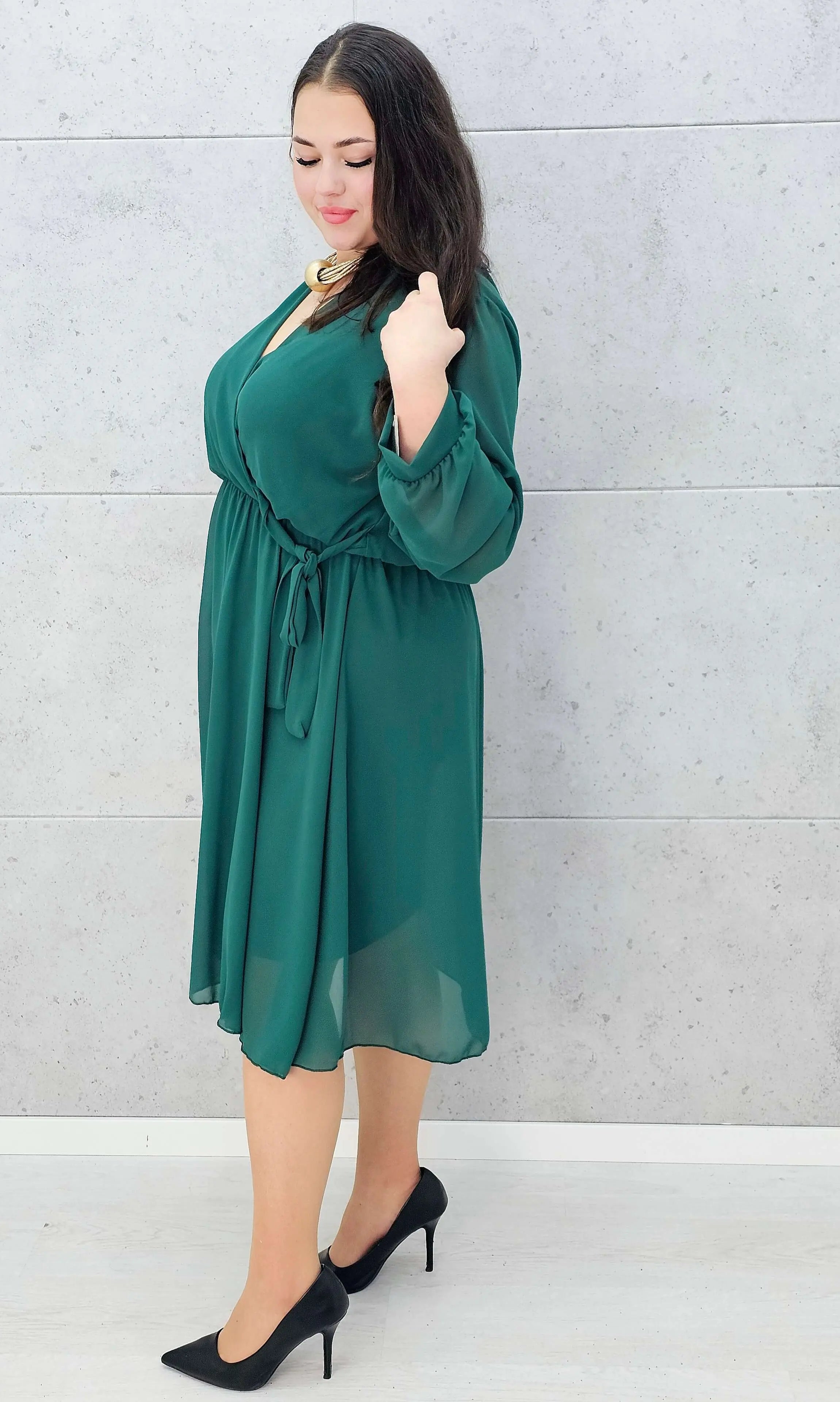 Elegancka sukienka plus size midi z kopertowym dekoltem-szyfon Stylowa XL