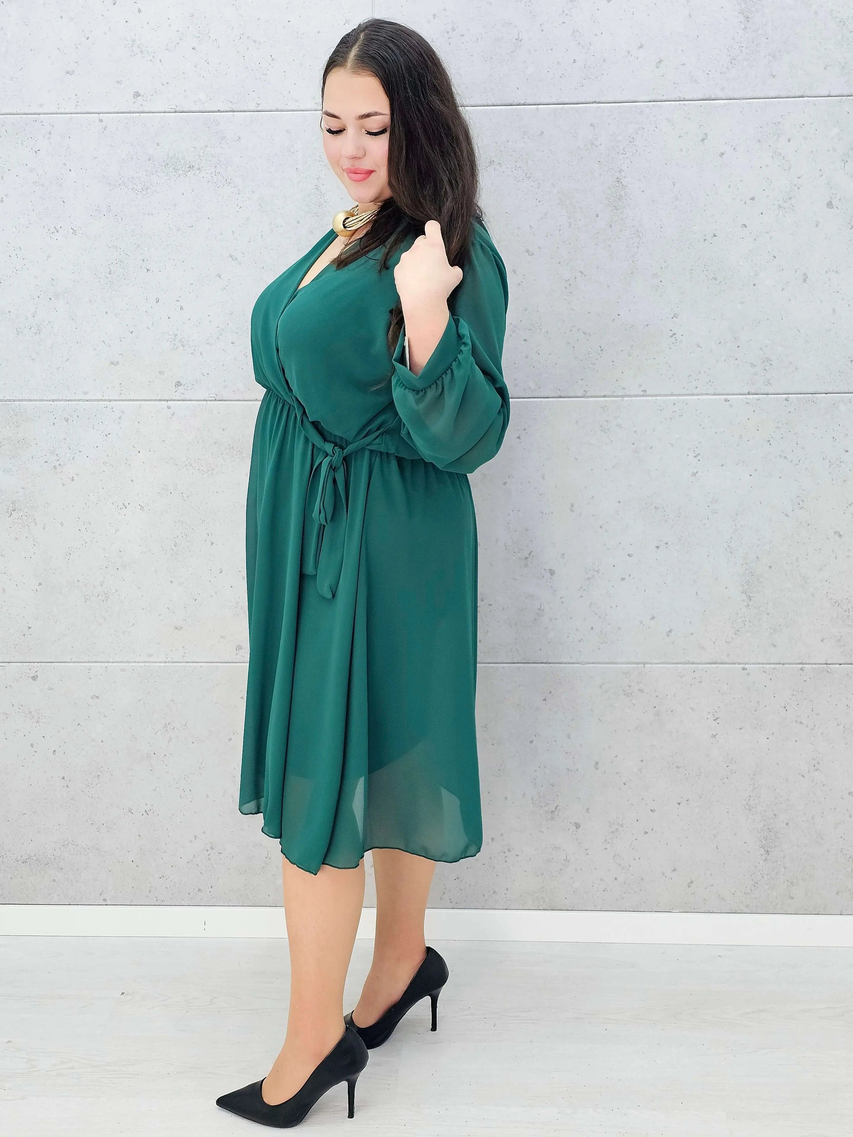 Elegancka sukienka plus size midi z kopertowym dekoltem-szyfon Stylowa XL