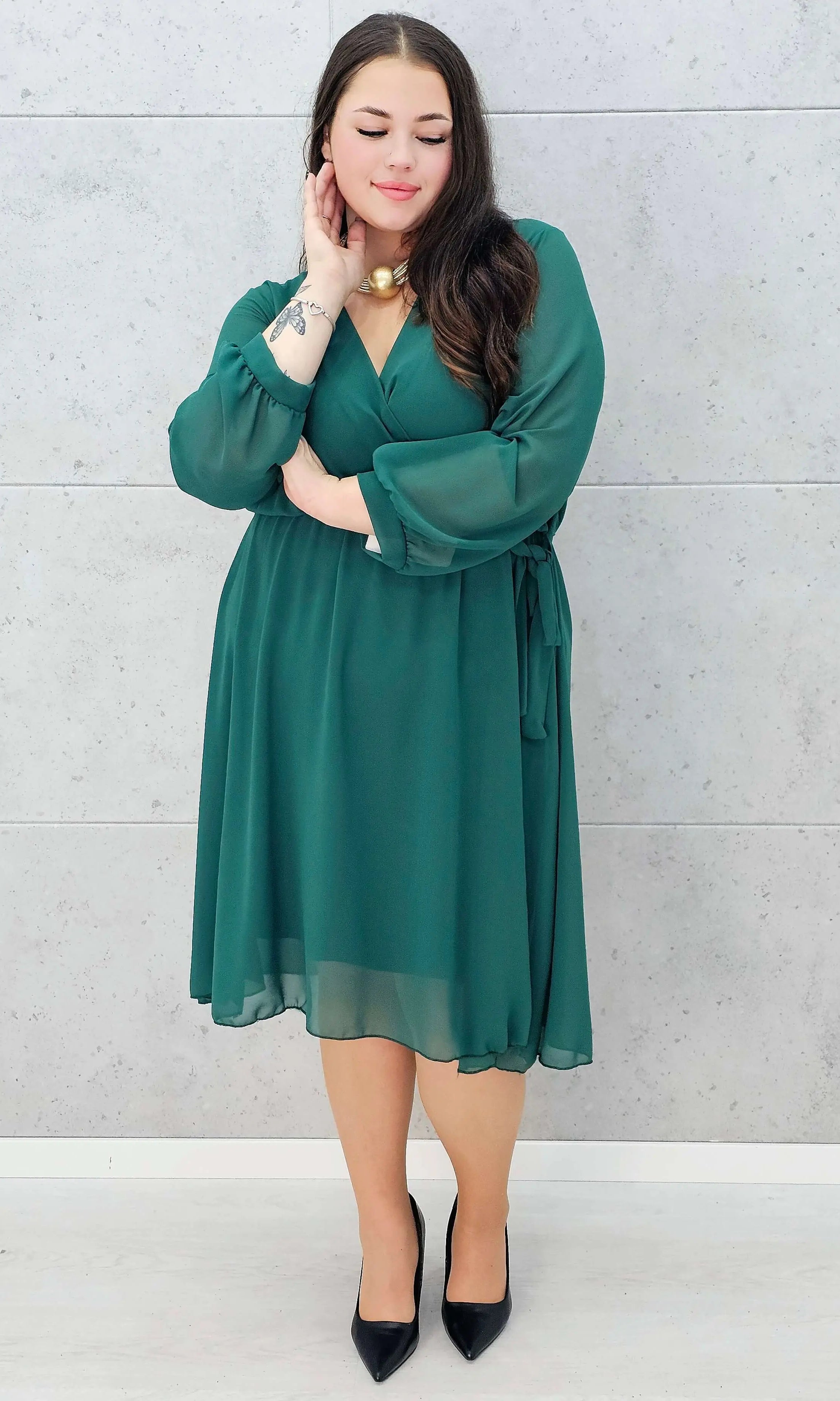 Elegancka sukienka plus size midi z kopertowym dekoltem-szyfon Stylowa XL