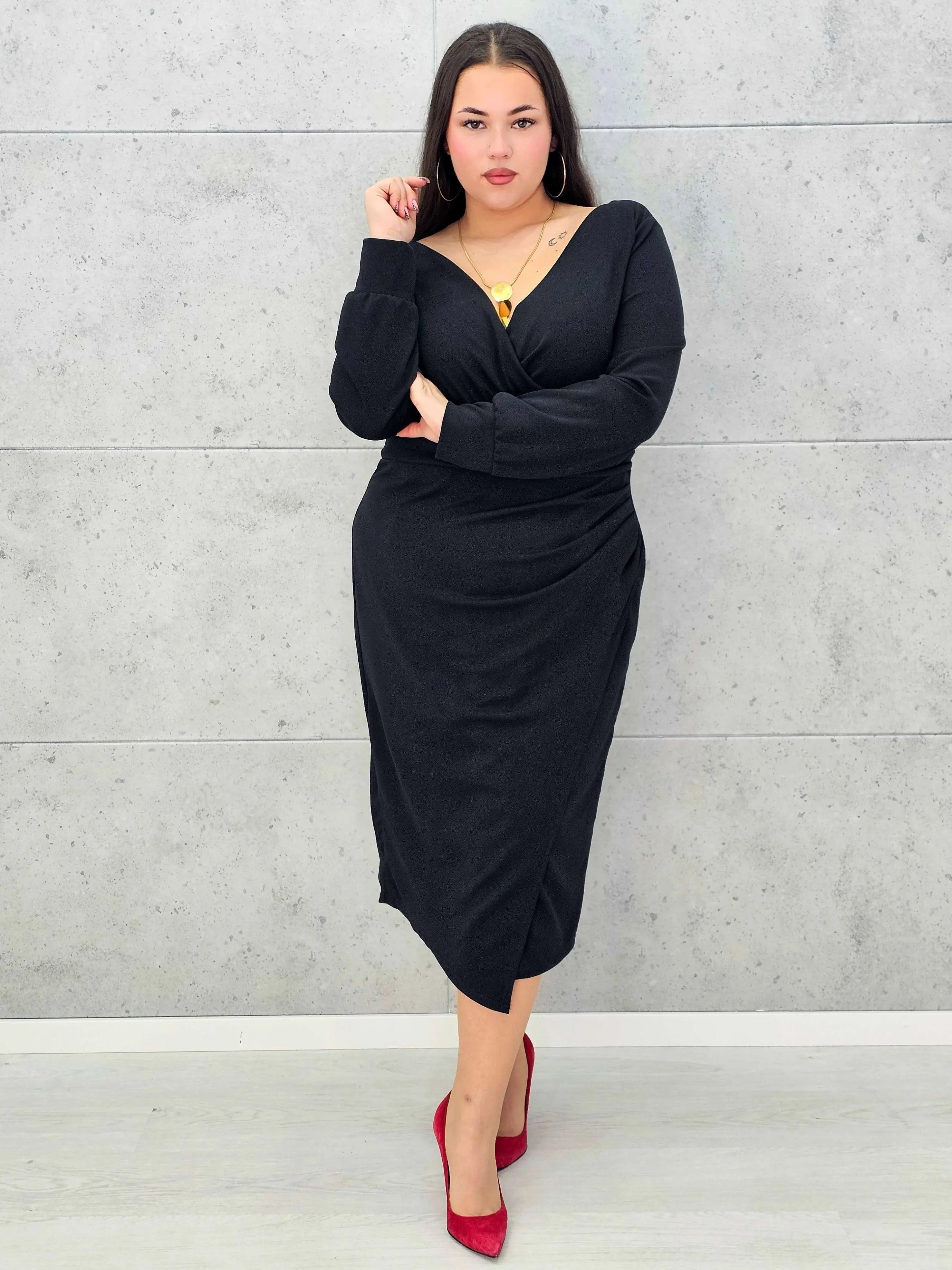 Elegancka sukienka plus size z drapowaniem – bordowa i czarna midi - Stylowa XL