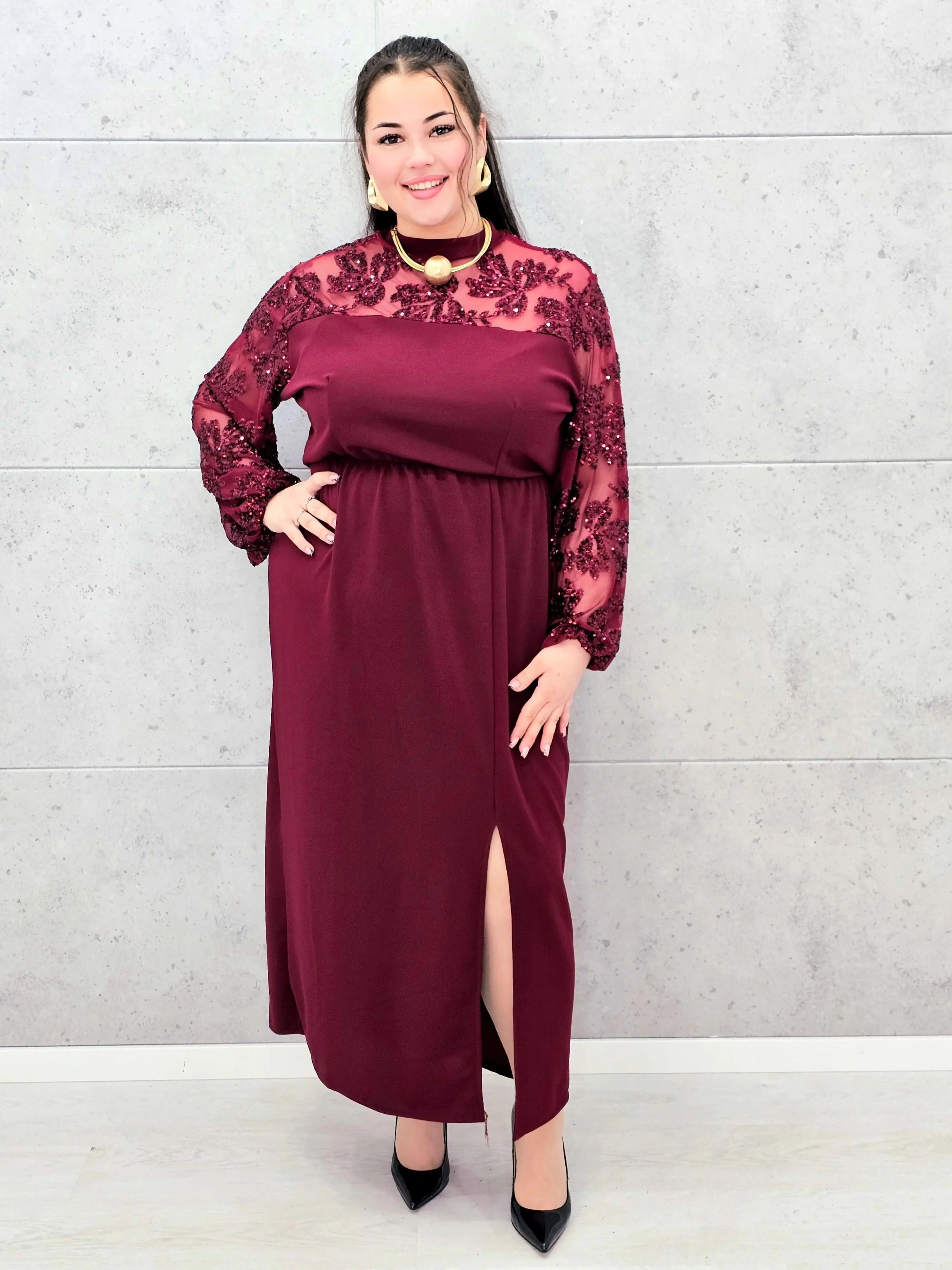 Elegancka sukienka plus size z koronką i cekinami – wyjątkowa propozycja na wielkie wyjścia Stylowa XL
