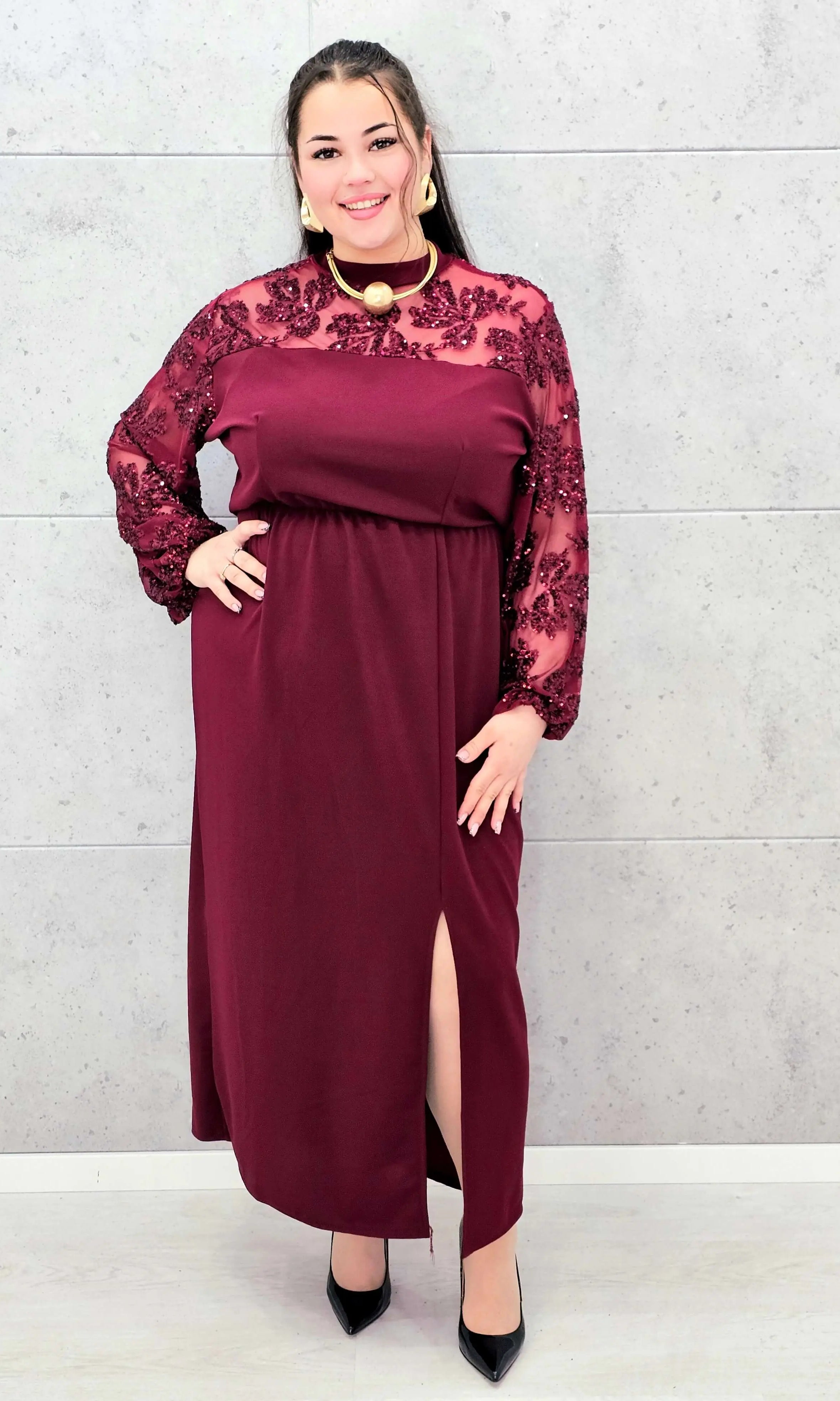 Elegancka sukienka plus size z koronką i cekinami – wyjątkowa propozycja na wielkie wyjścia Stylowa XL